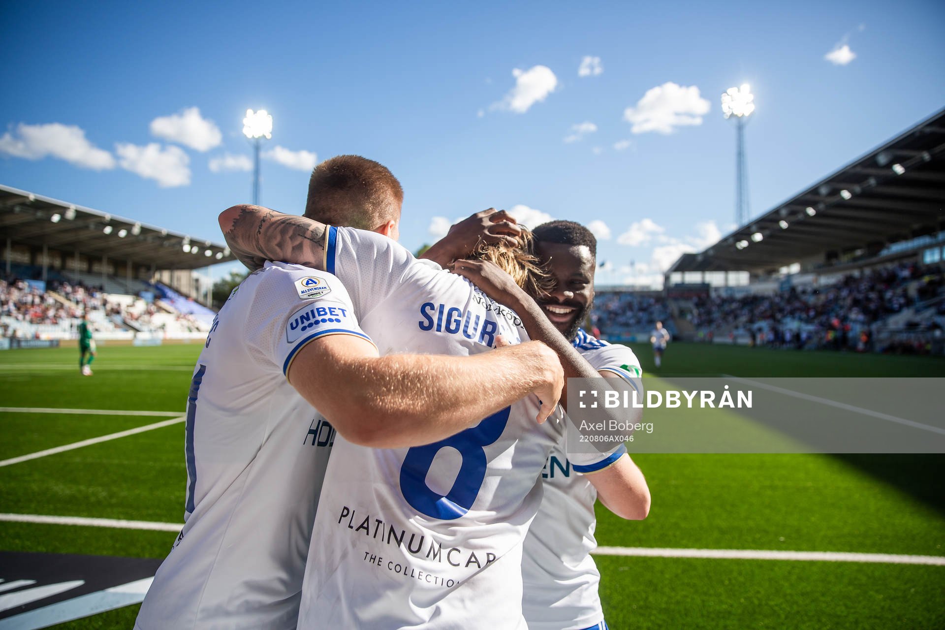 IFK Norrköpings  spelare jublar