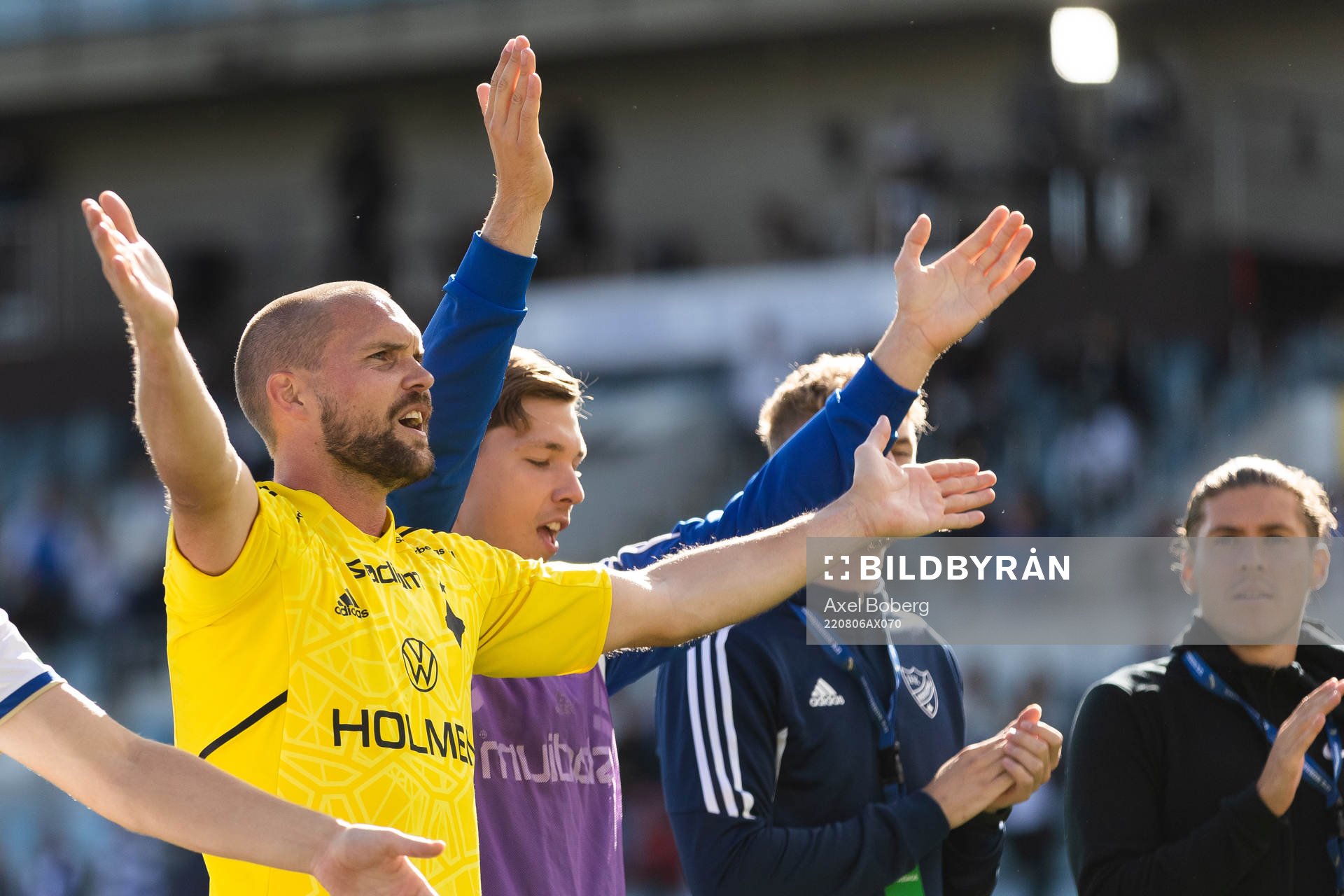 IFK Norrköpings målvakt Oscar Jansson jublar