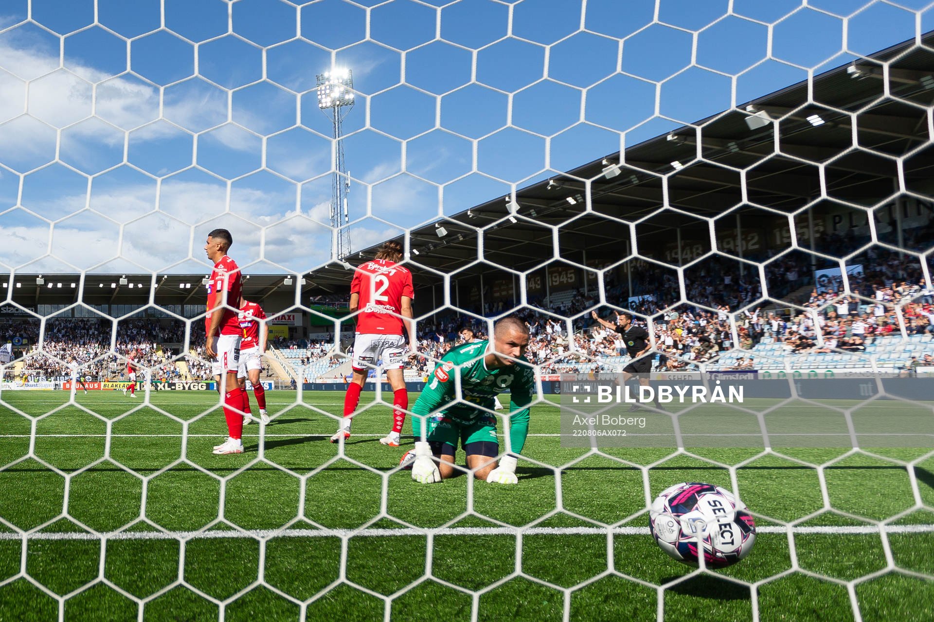 Degerfors målvakt Alfie Malik Whiteman under fotbollsmatchen i Allsvenskan mellan IFK Norrköping och Degerfors den 6 augusti 2022 i Norrköping. 