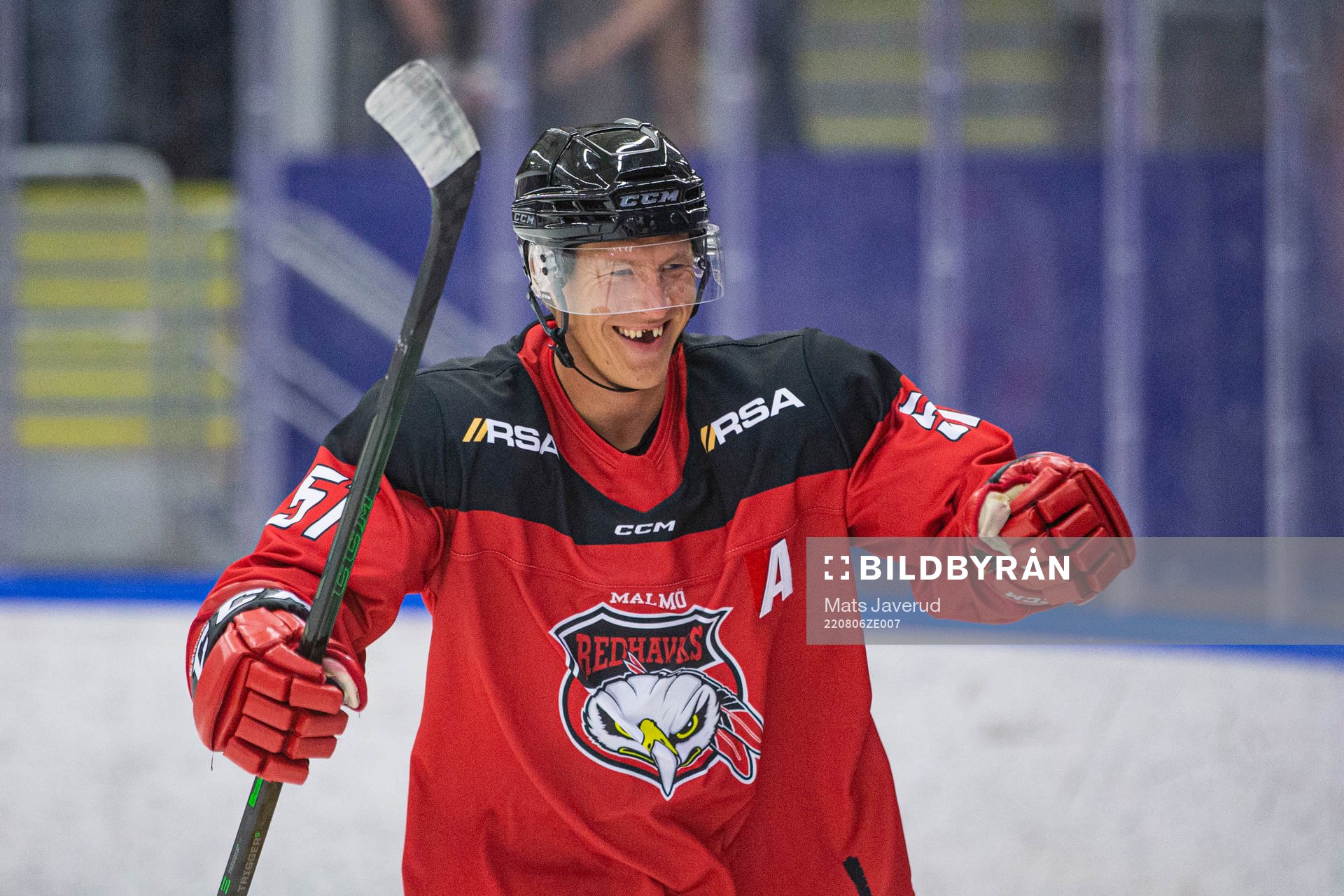 Malmö Redhawks Emil Sylvegård jublar