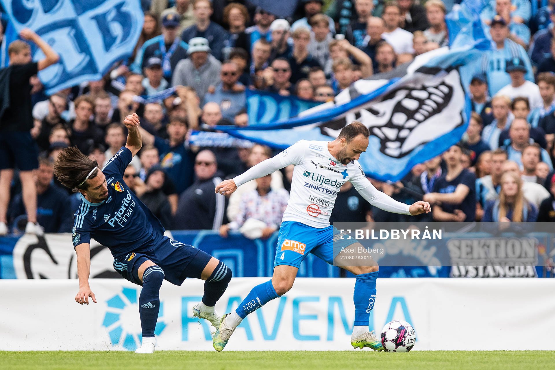 Djurgårdens Gustav Wikheim och Värnamos Evaldo Nascimento