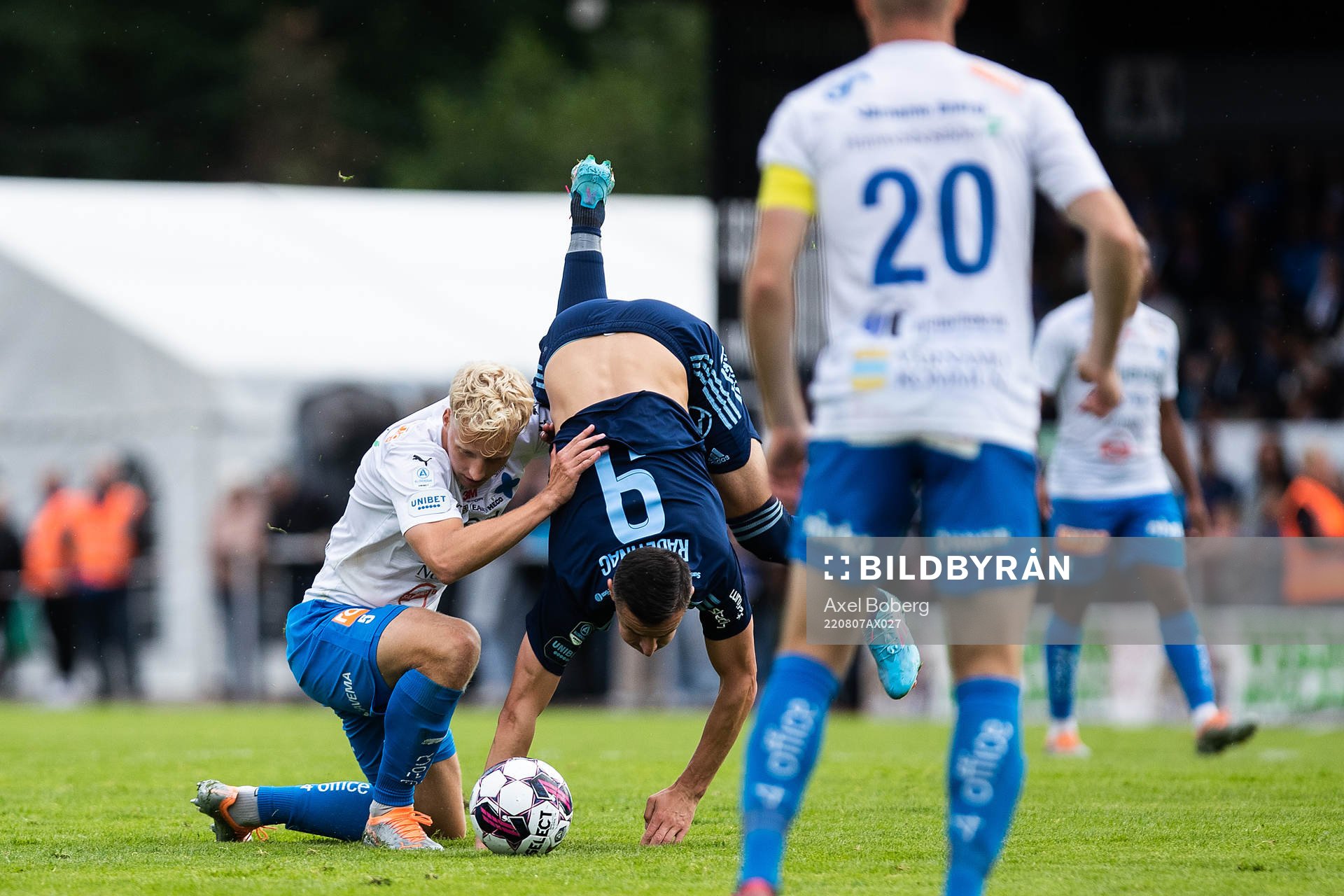 Värnamos Victor Larsson och Djurgårdens Haris Radetinac