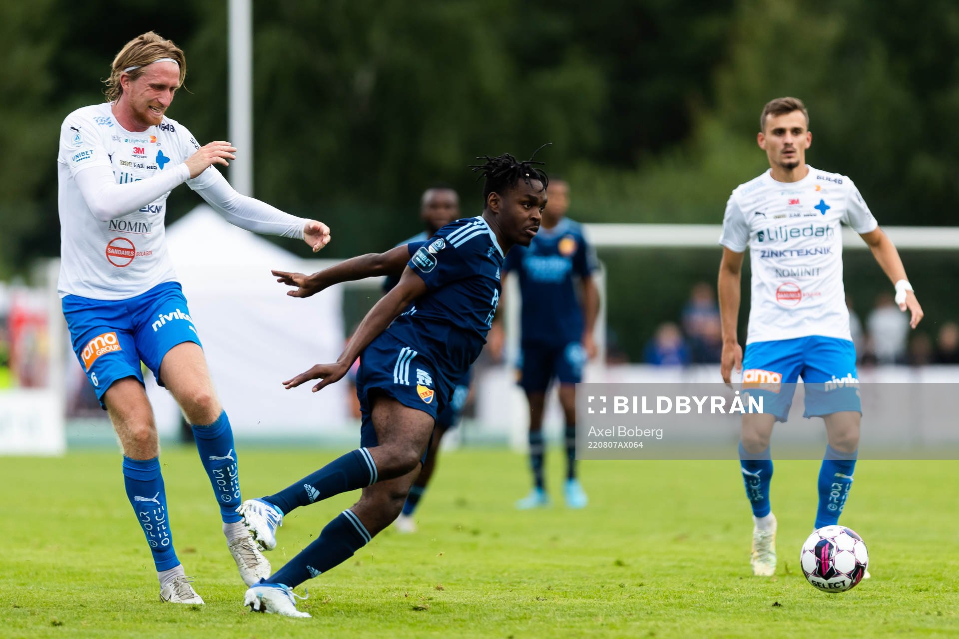 Värnamos Hampus Näsström och Djurgårdens Joel Asoro