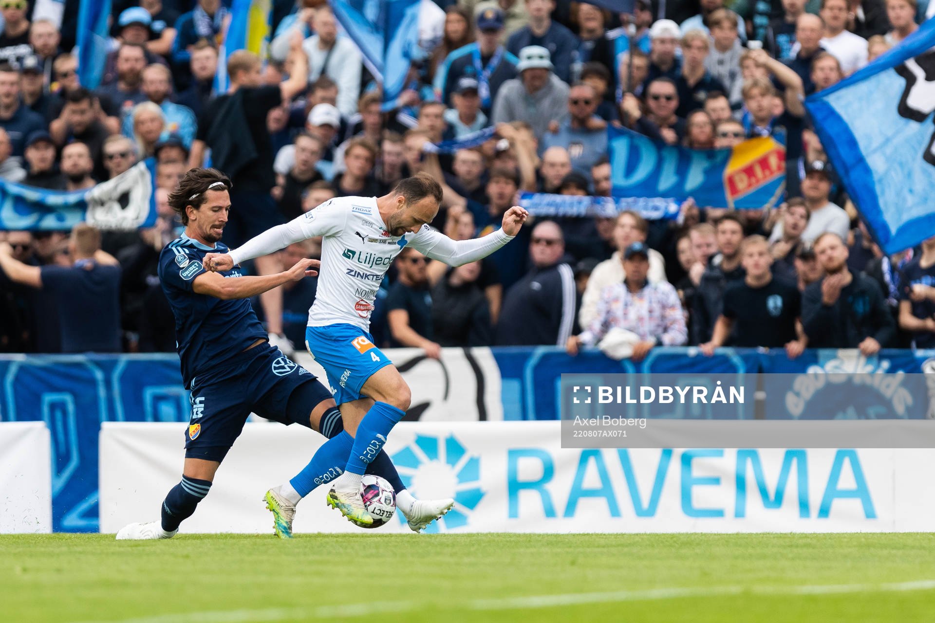 Djurgårdens Gustav Wikheim och Värnamos Evaldo Nascimento