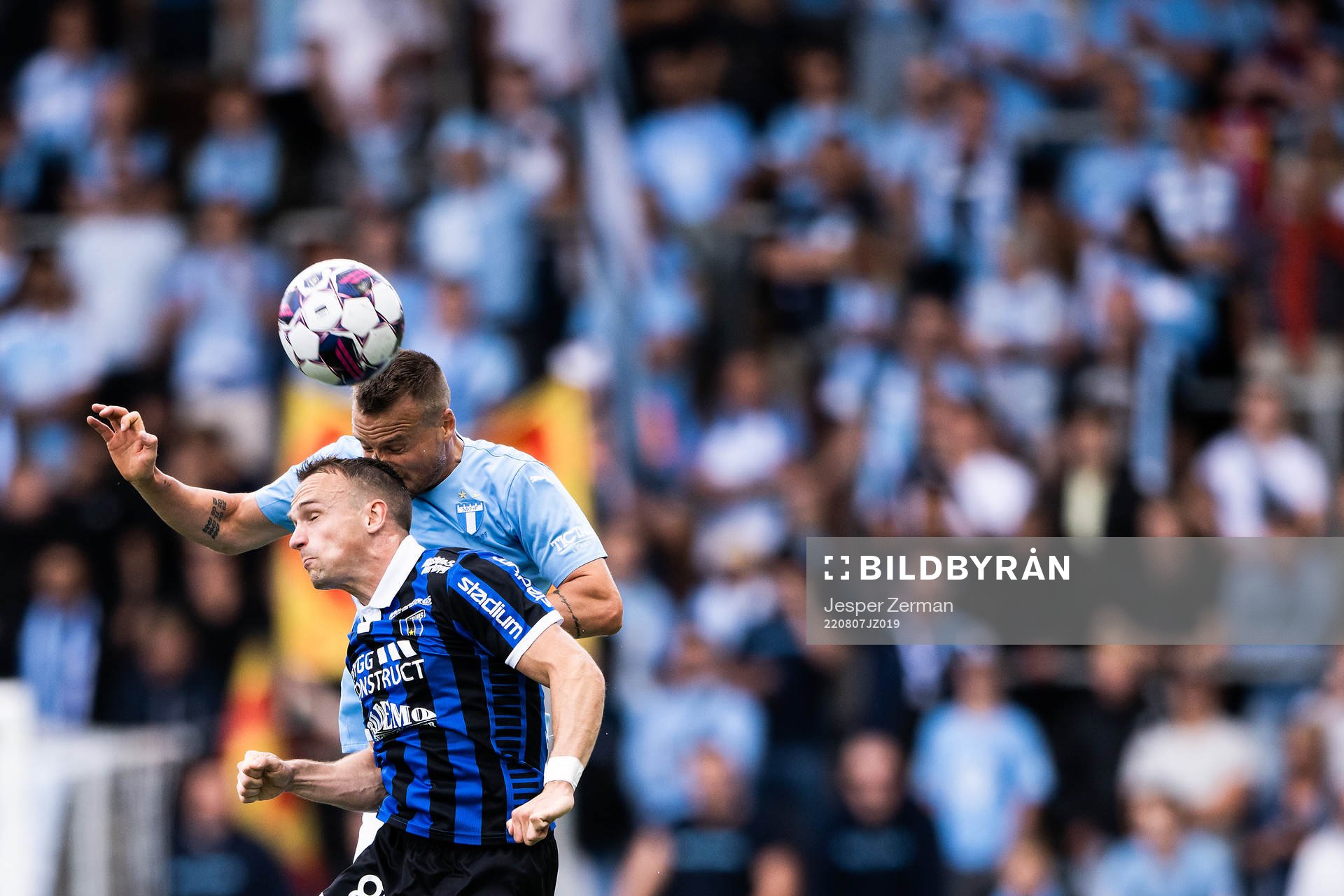 Sirius Aron Bjarnason och Malmö FFs Eric Larsson