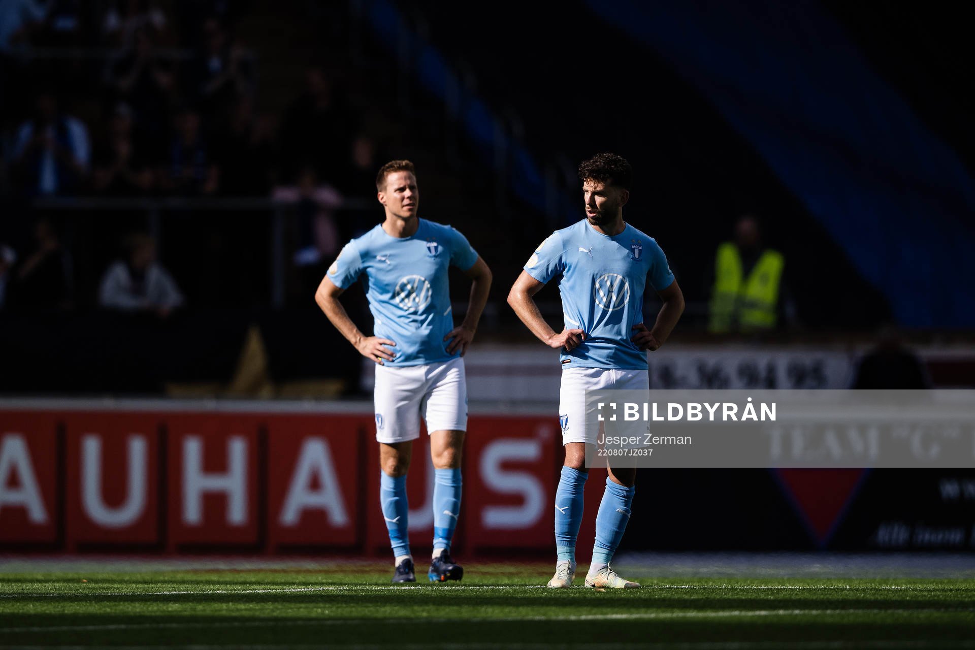 Malmö FFs Niklas Moisander och Erdal Rakip deppar