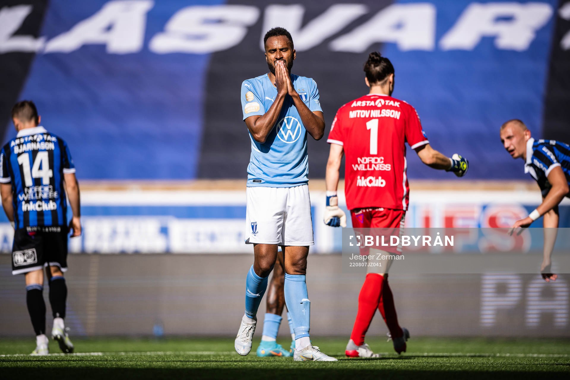 Malmö FFs Isaac Kiese Thelin deppar