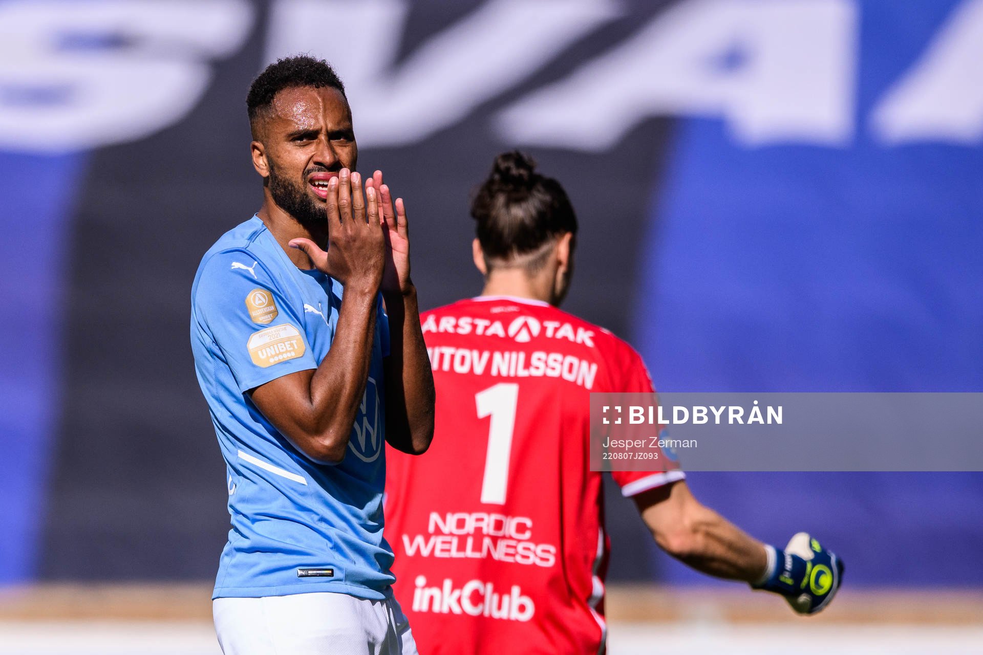 Malmö FFs Isaac Kiese Thelin deppar