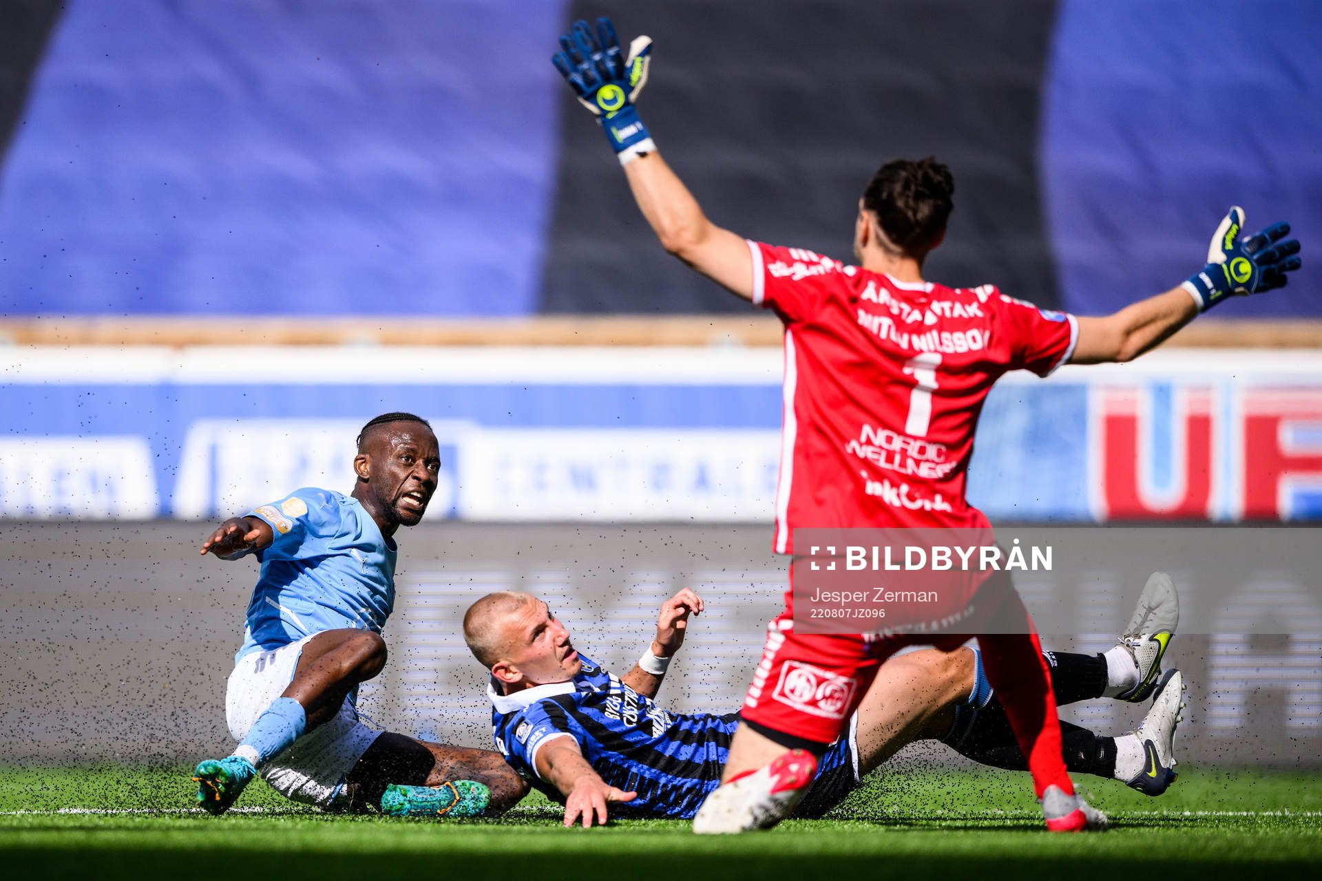 Malmö FFs Mohamed Buya Turay mot Sirius Jakob Voelkerling