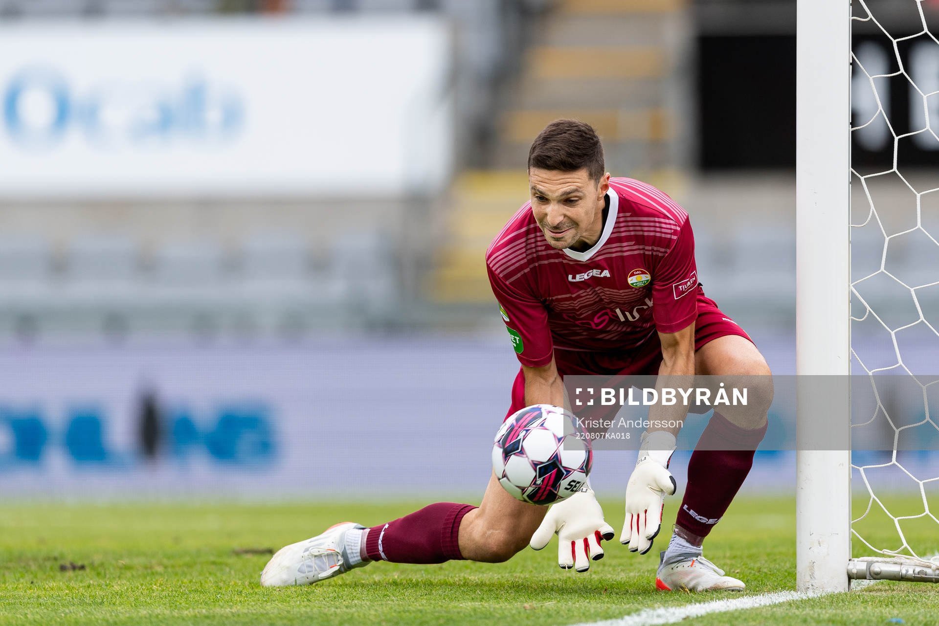 Dalkurds målvakt Jonathan Viscosi under fotbollsmatchen i Superettan mellan Halmstad och Dalkurd den 7 augusti 2022 i Halmstad. 