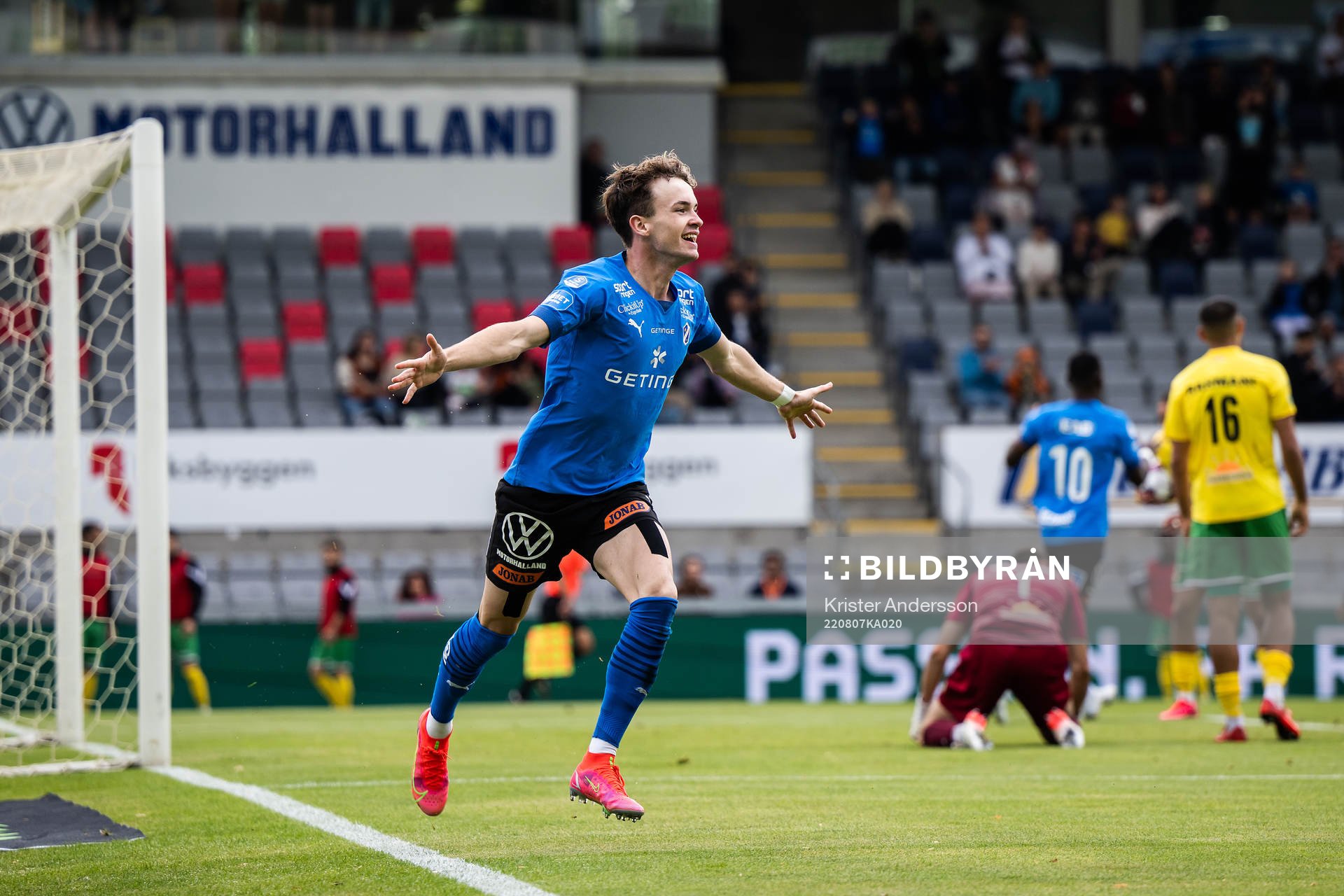 Halmstads Alexander Johansson jublar