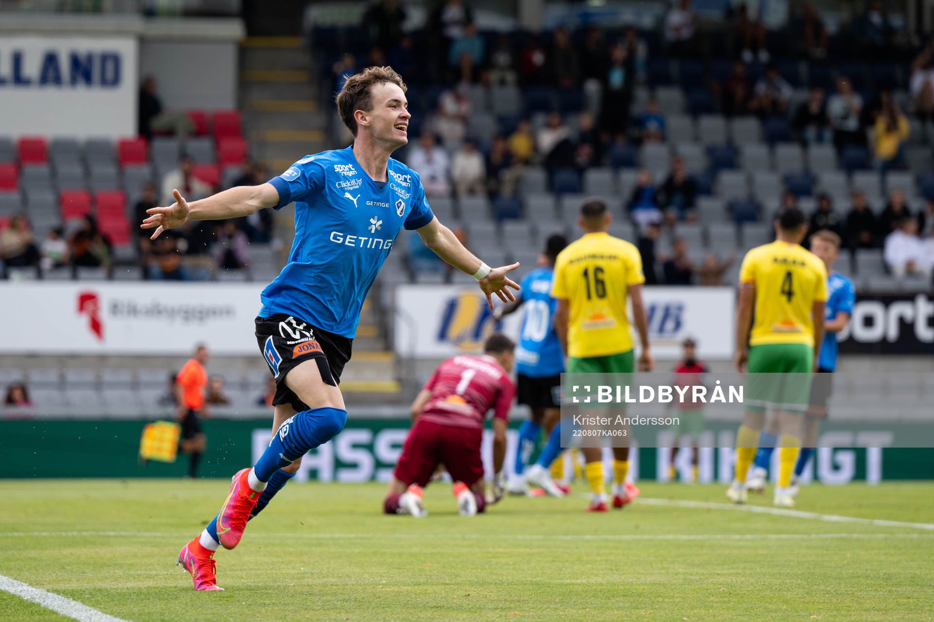 Halmstads Alexander Johansson jublar