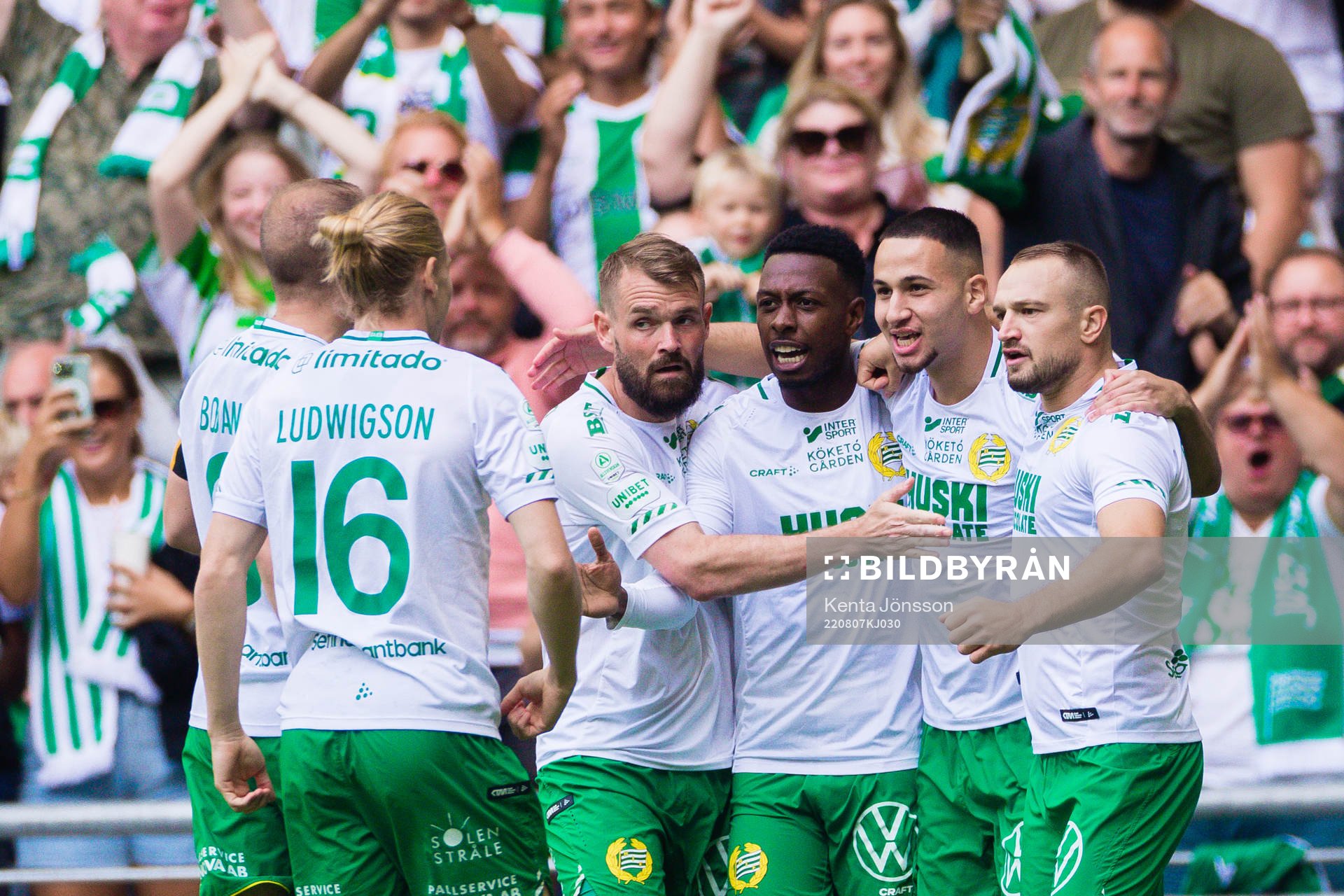 Hammarbys Hammarbys Abdelrahman Saidi (m) jublar med Mads