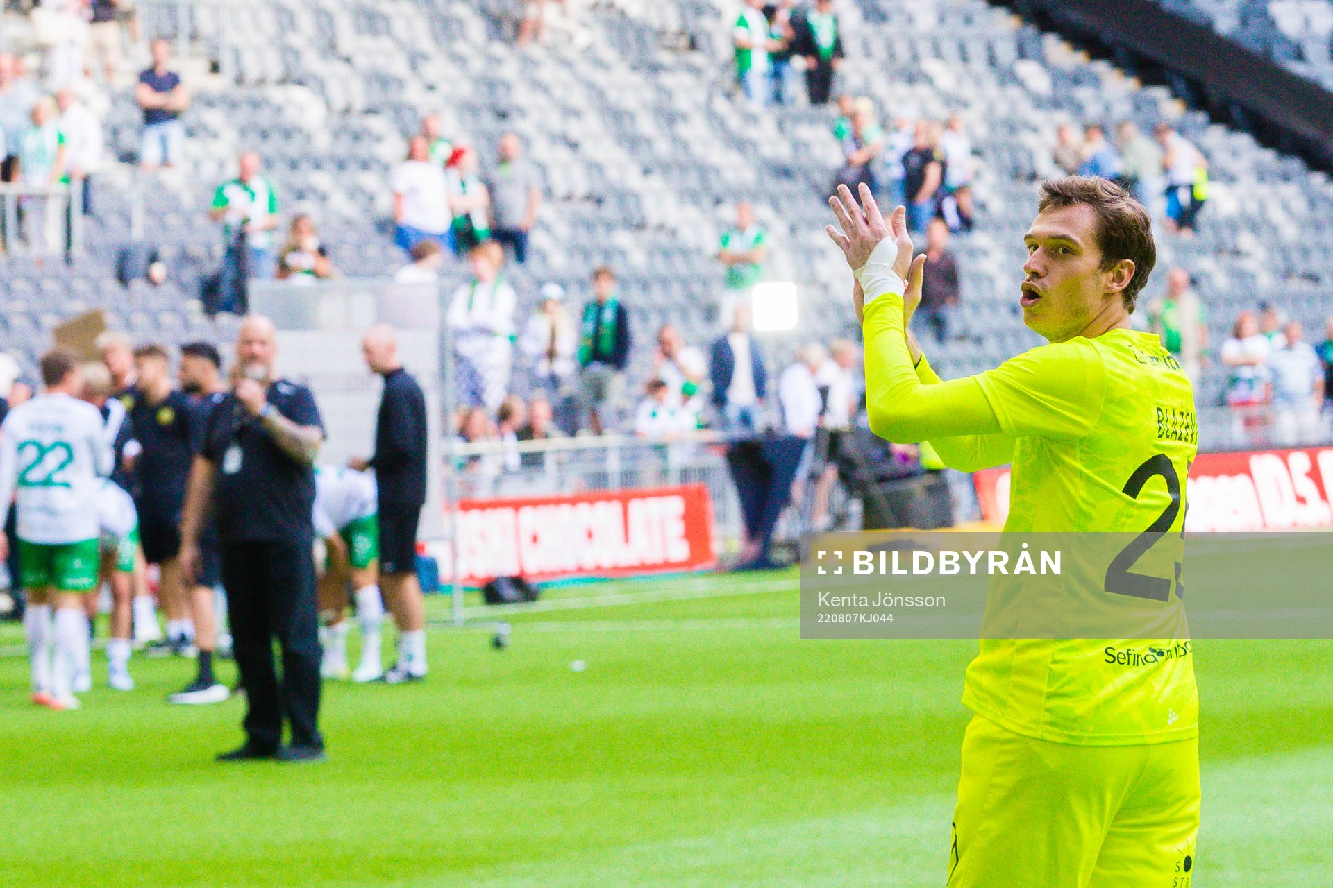 Hammarbys målvakt Davor Blazevic jublar