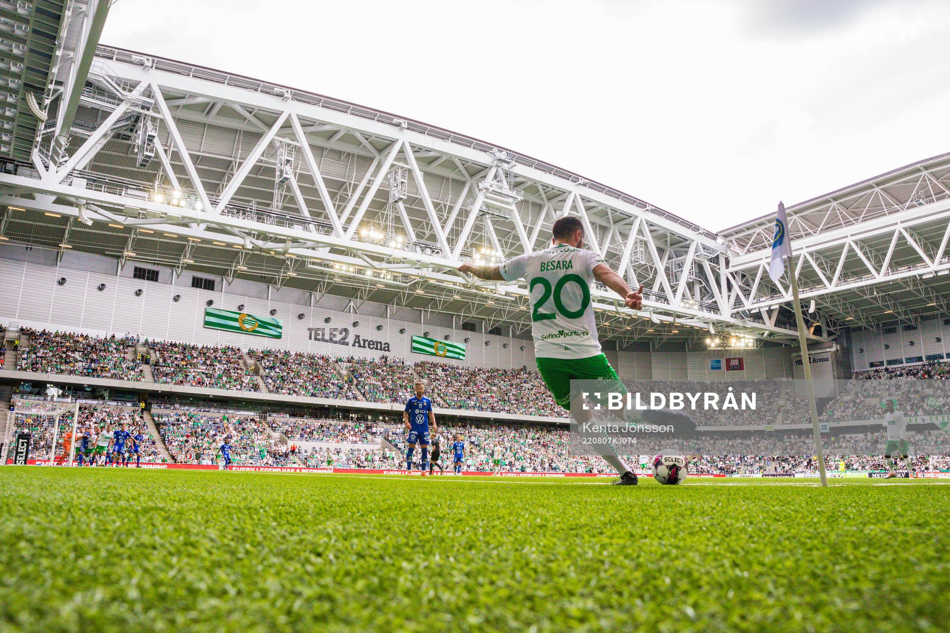 Hammarbys Nahir Besara med en hörna