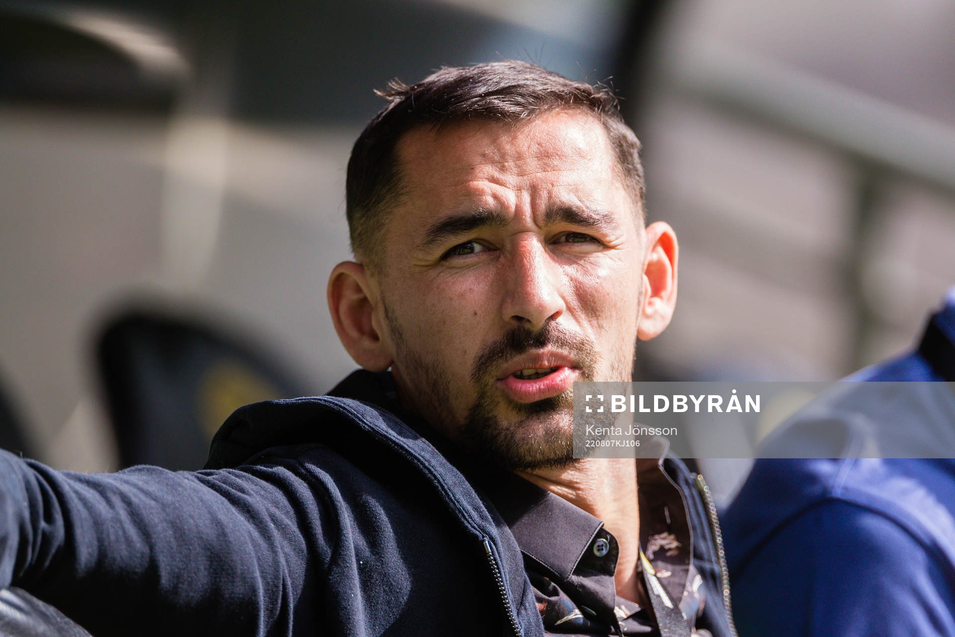 Hammarbys Loret Sadiku införn fotbollsmatchen i