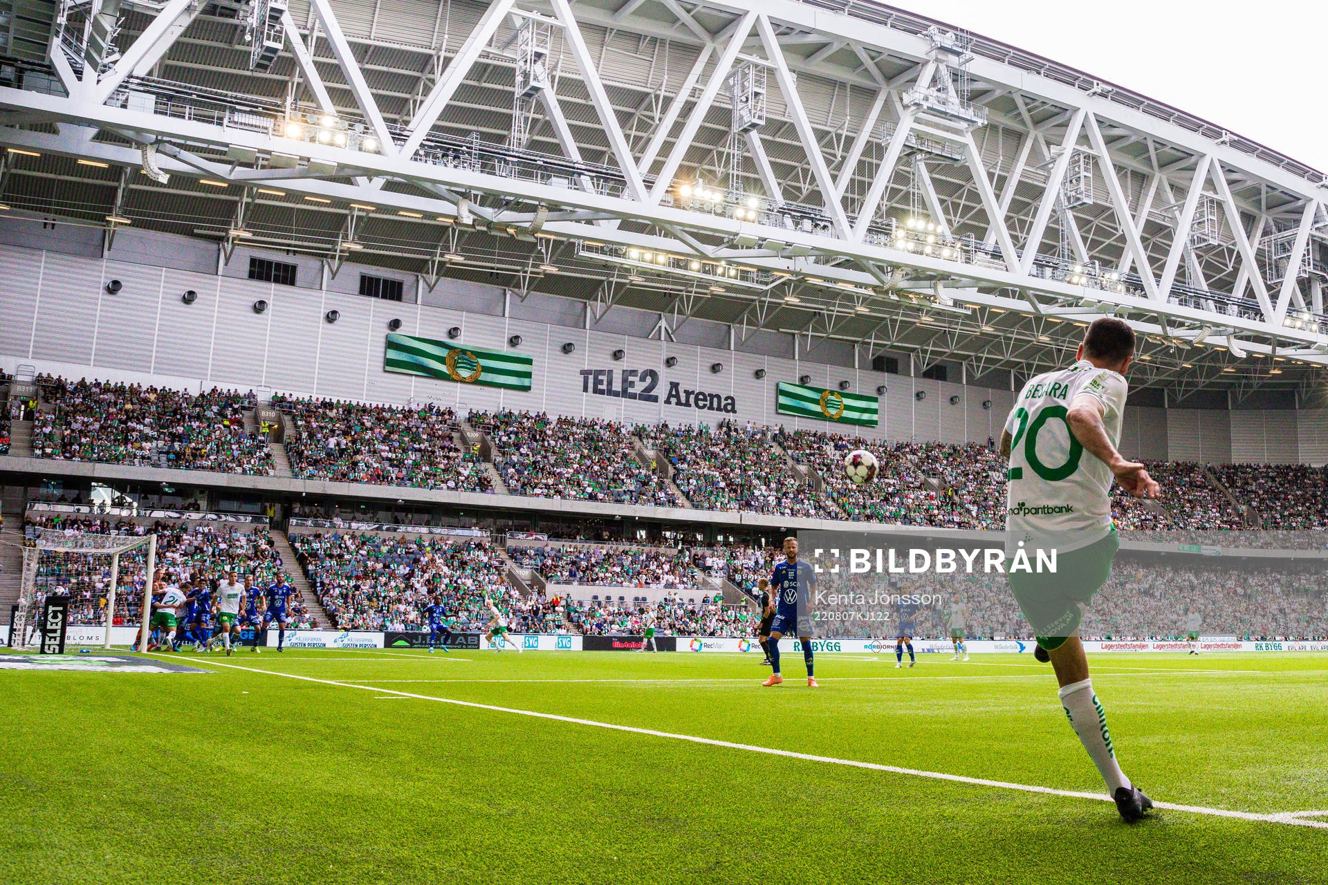 Hammarbys Nahir Besara med en hörna