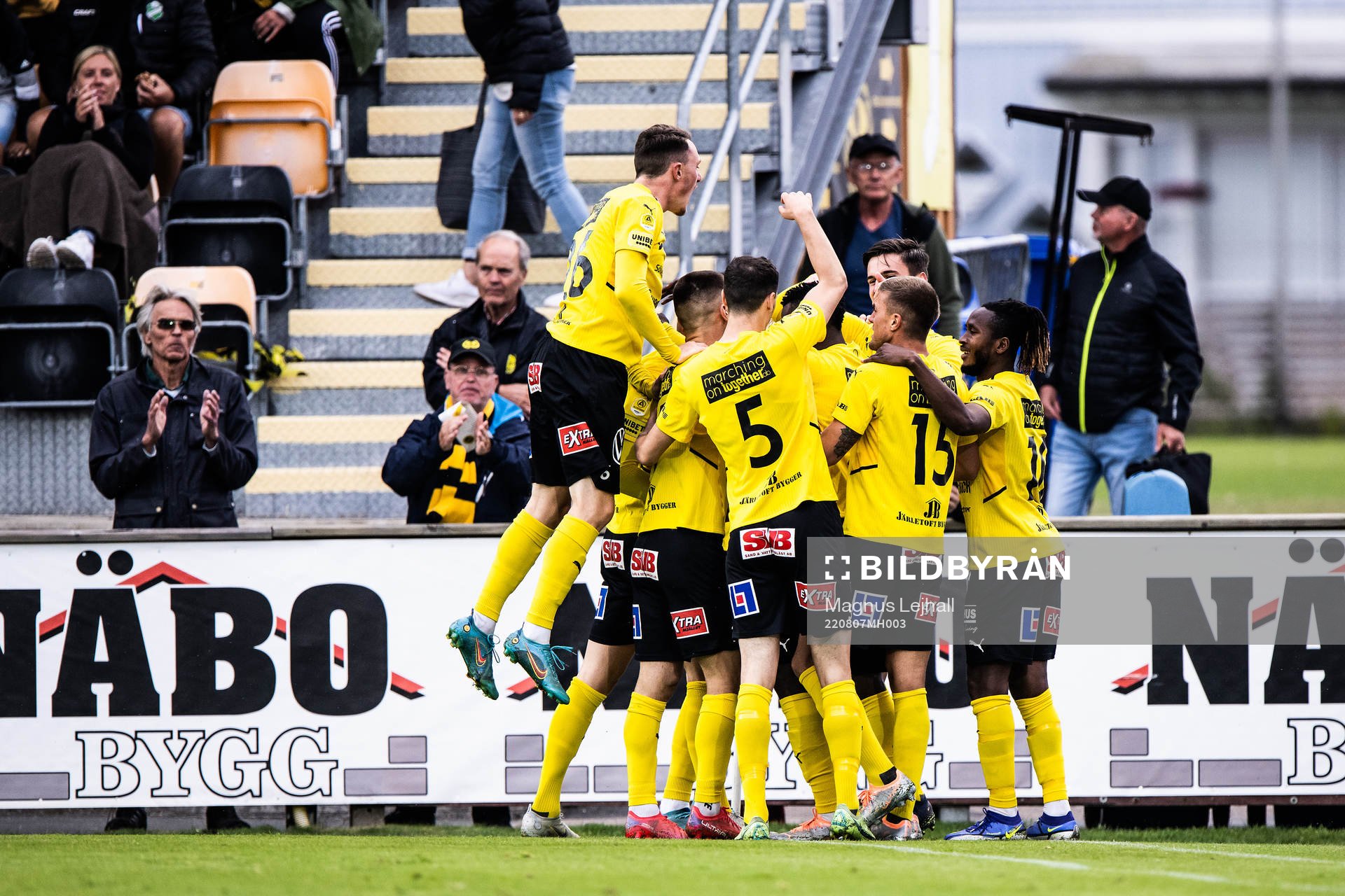 Mjällbys spelare jublar