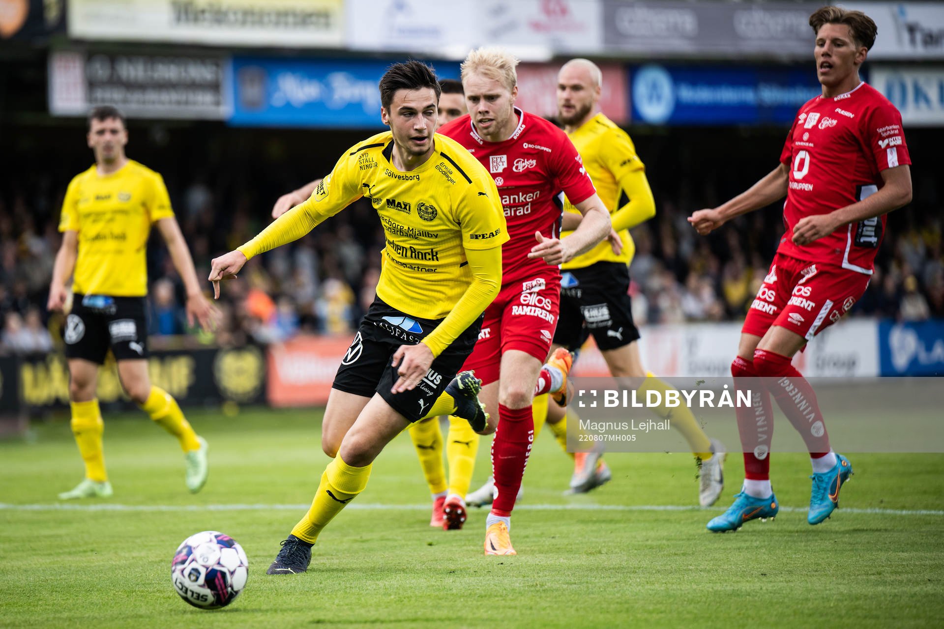Mjällbys Noah Ellie och Elfsborgs Sveinn Gudjohnsen
