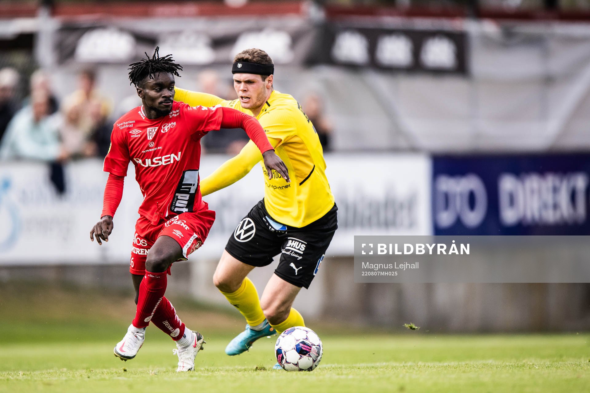 Elfsborgs Emmanuel Boateng och Mjällbys Jacob Bergström