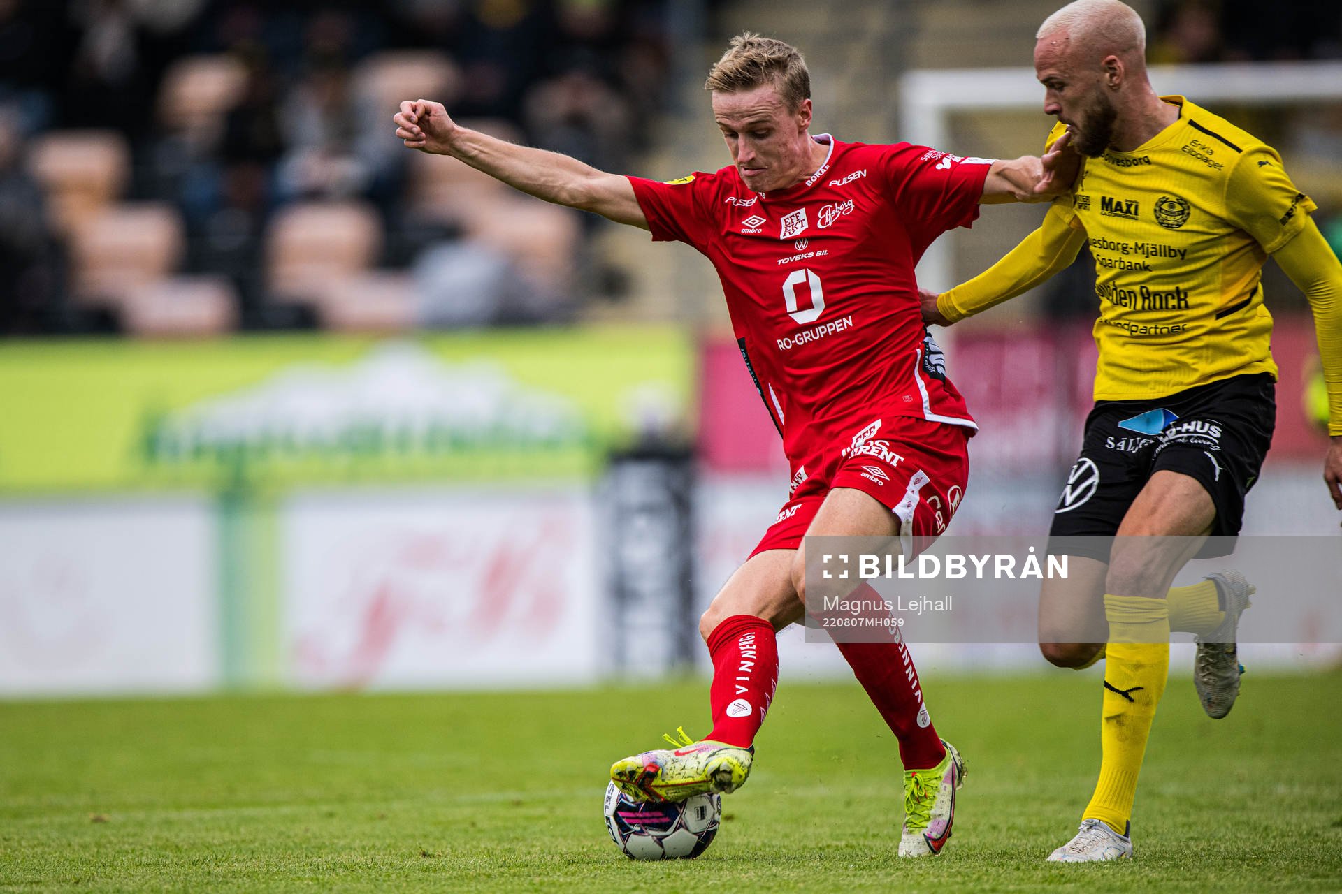 Elfsborgs Jeppe Møldrup Okkels och Mjällbys Adam Ståhl