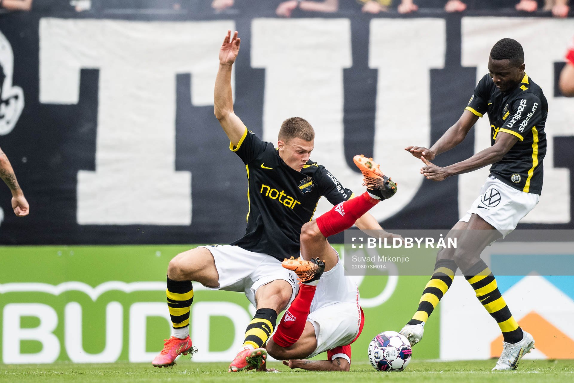 s Erik Ring och Collins Lusaka Sichenje mot Kalmars Romario