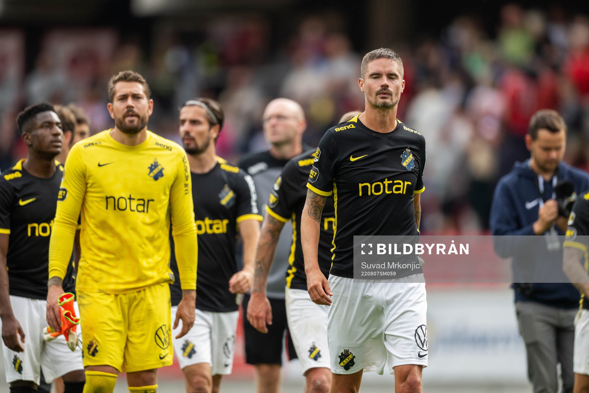 s målvakt Kristoffer Nordfeldt och Mikael Lustig deppar