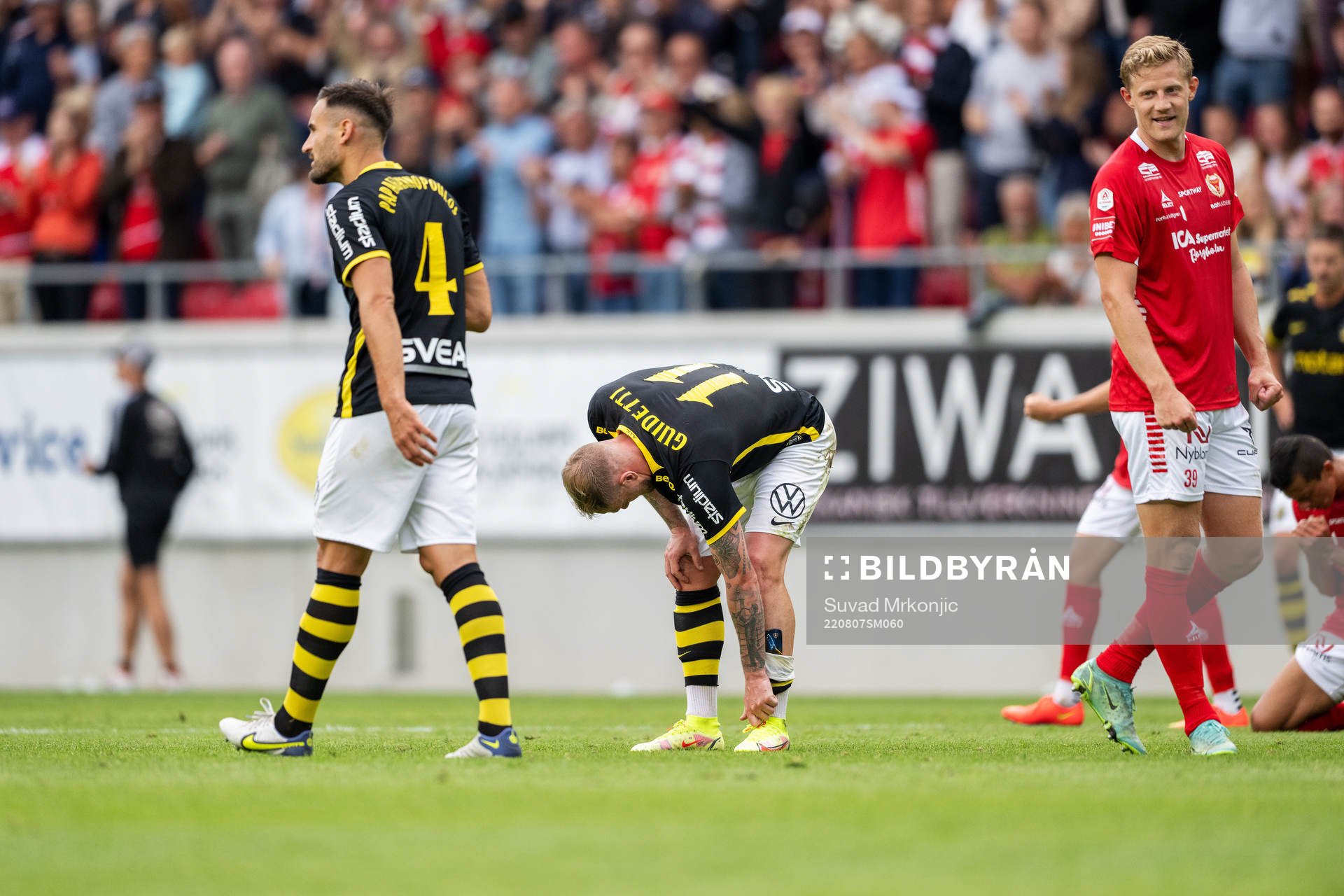 s Sotirios Papagiannopoulos och John Guidetti deppar medan