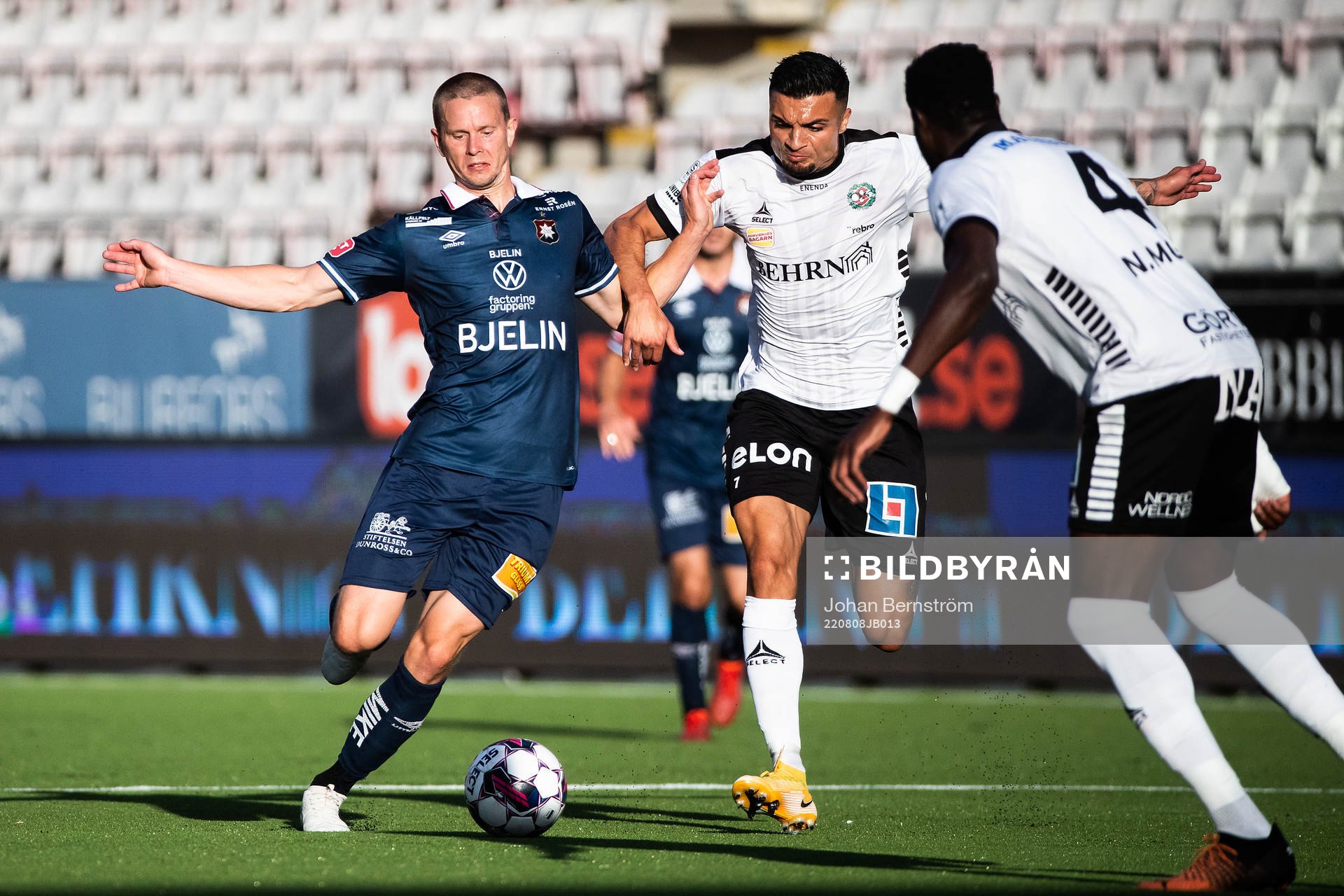 Örgrytes Arvid Brorsson och Örebros Ahmed Yasin