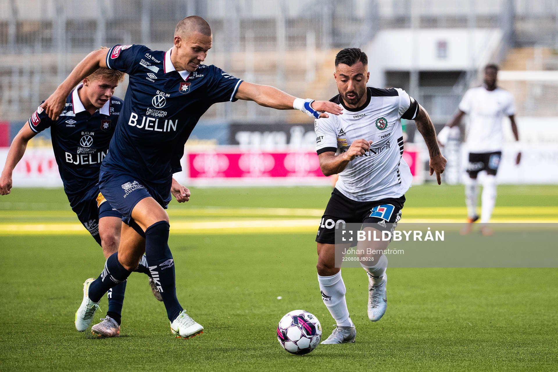 Örgrytes Arvid Brorsson och Örebros Jiloan Hamad
