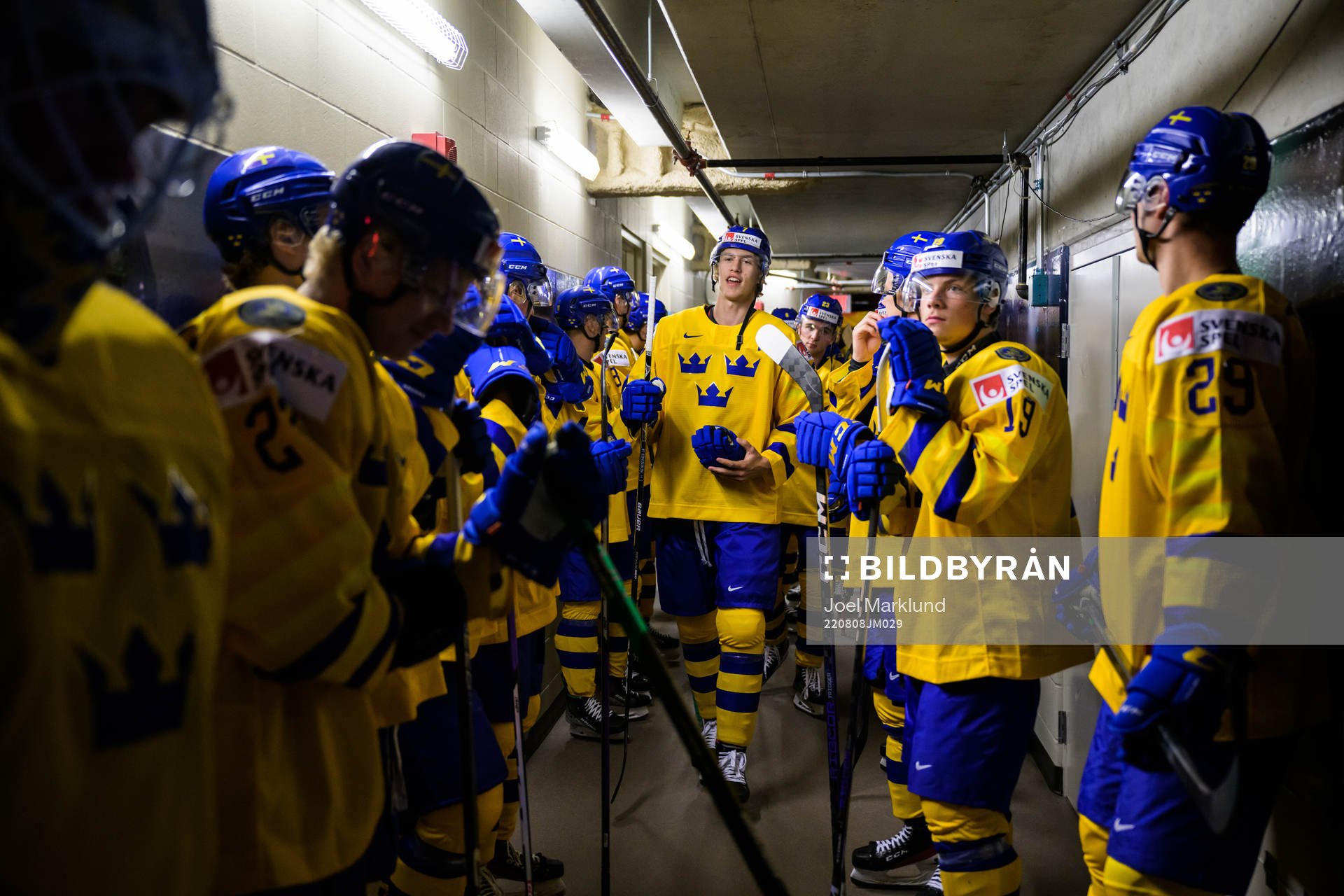 Simon Edvinsson of Sweden with his teammates