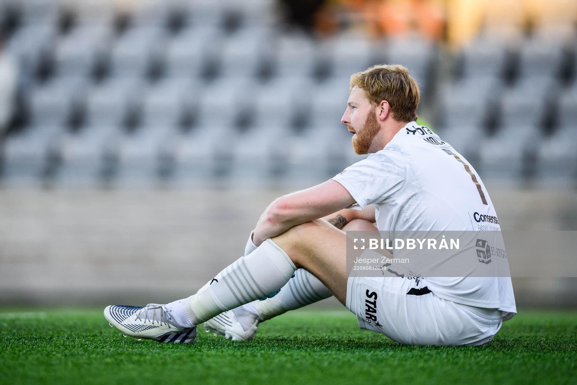 AFC Eskilstunas målvakt Nick Wolters deppar