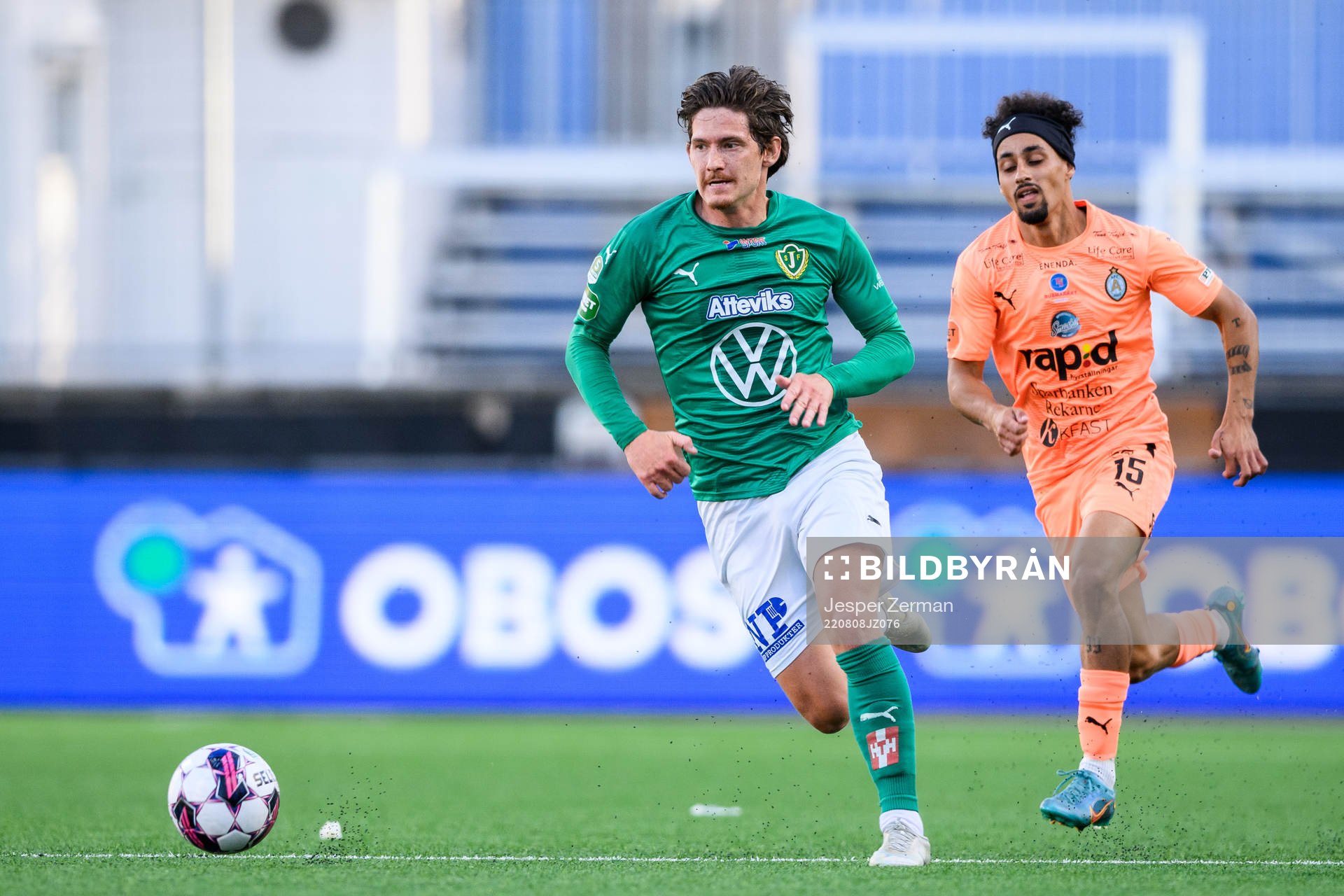 Jönköpings Södras Robin Book och AFC Eskilstunas Victor