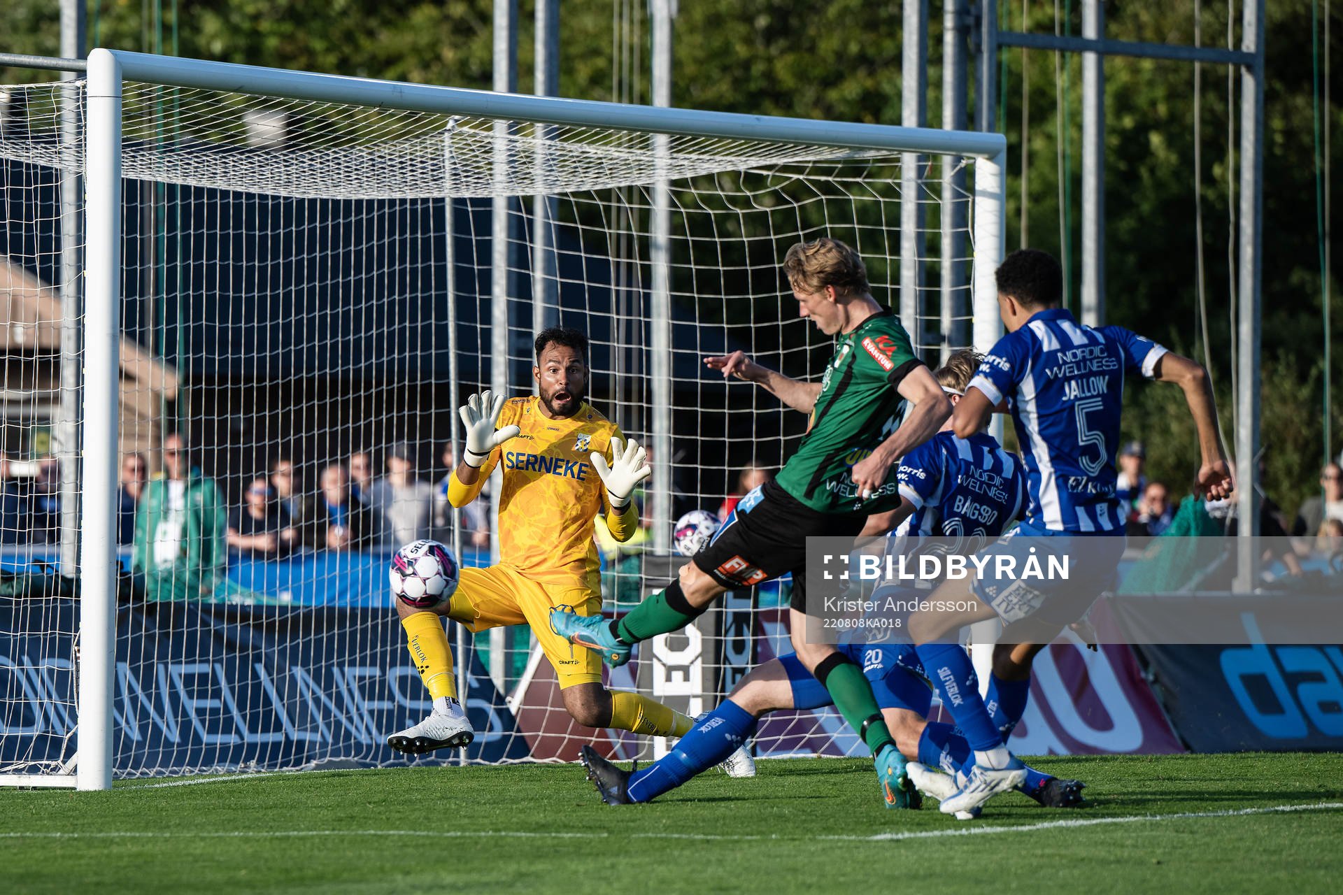 Varbergs Alexander Johansson och IFK Göteborgs målvakt