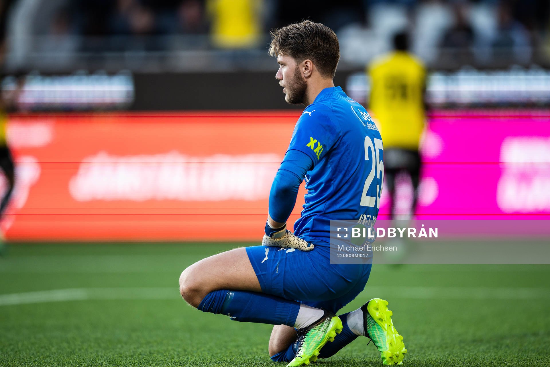 Helsingborgs målvakt Kalle Joelsson deppar