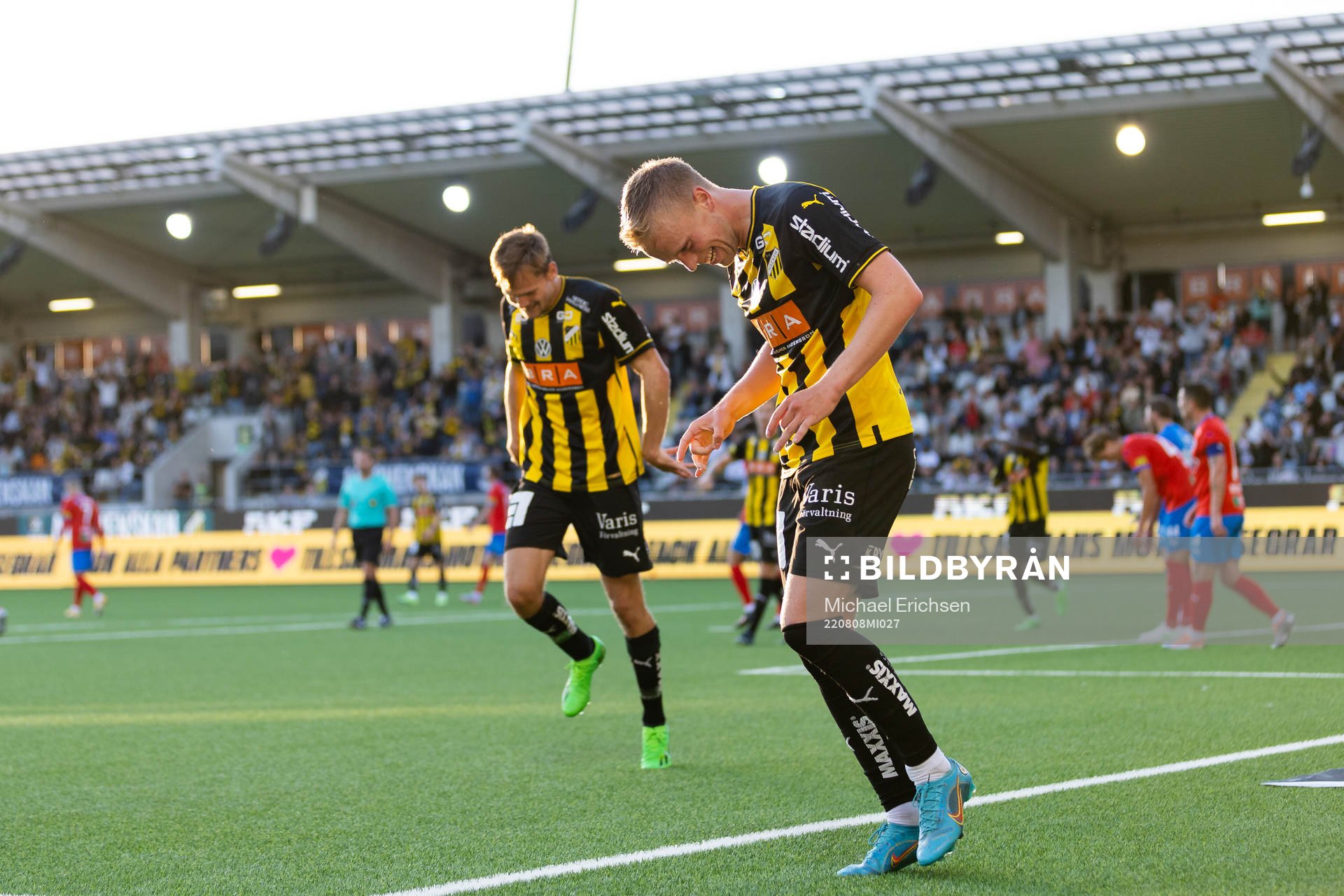 Häckens Tomas Totland jublar ihop med Oscar Uddenäs
