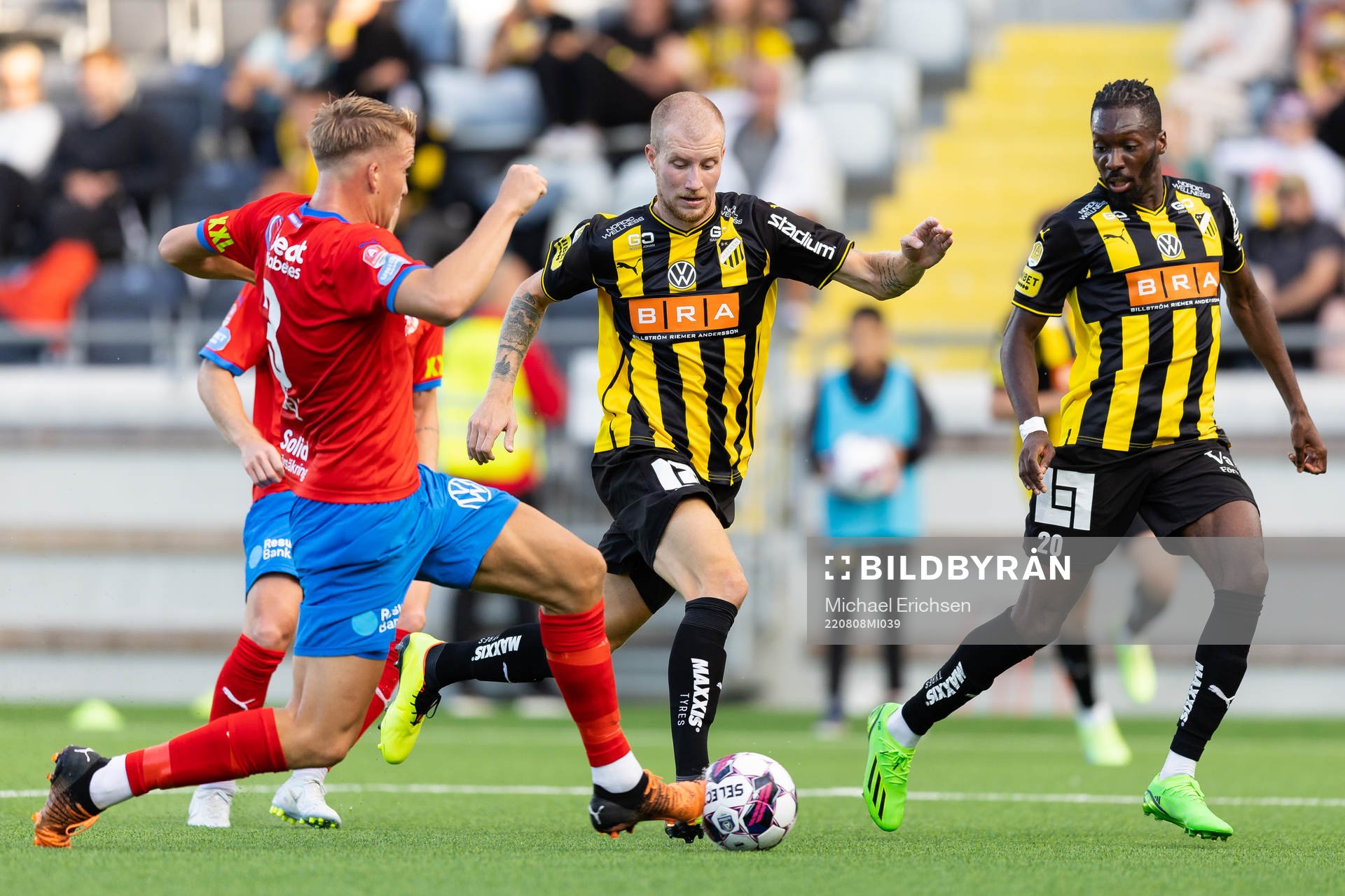 Häckens Simon Gustafson och Helsingborgs Casper Widell