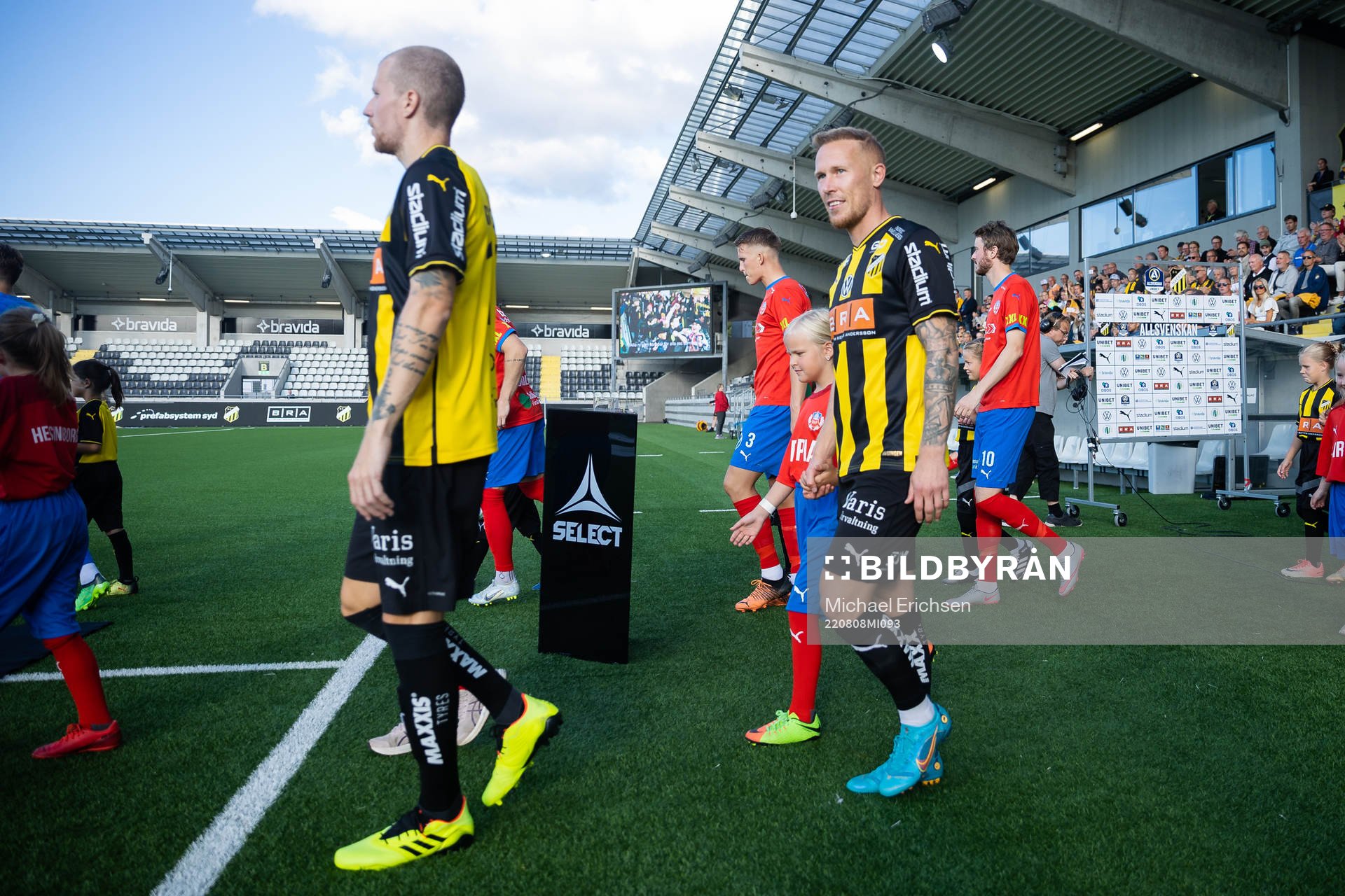 Häckens Simon Gustafson och Mikkel Rygaard Jensen på väg