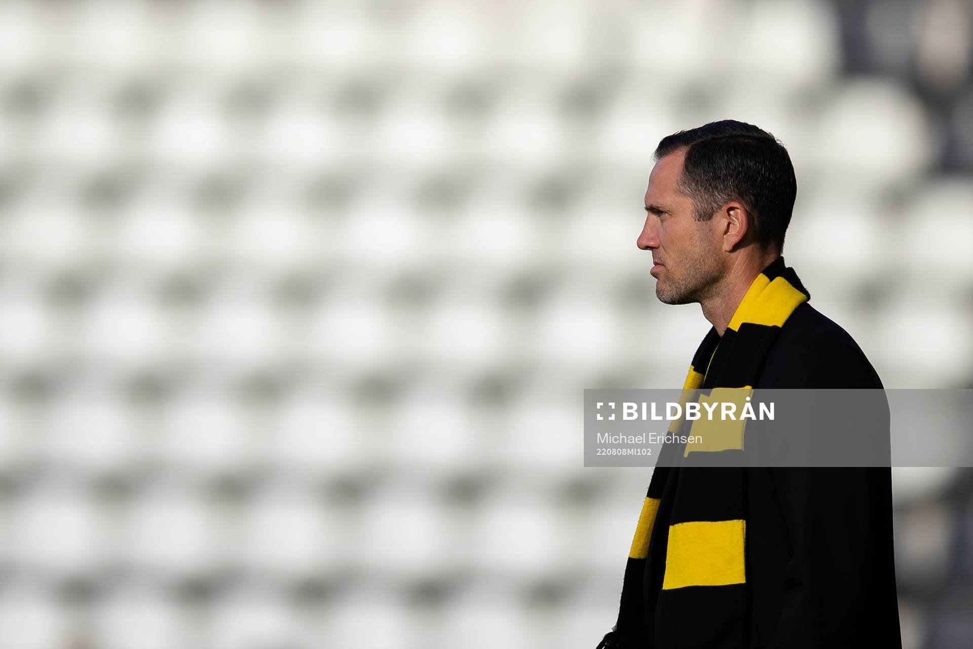 Häckens sportchef Martin Ericsson innan  fotbollsmatchen i