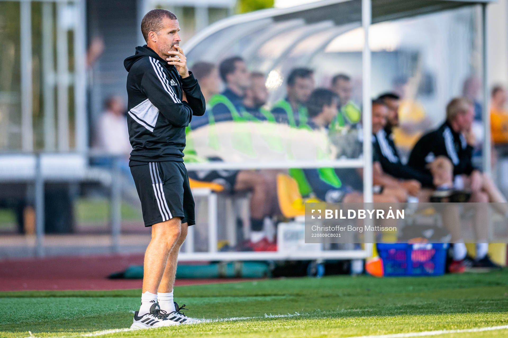 Falkenbergs tränare Christoffer Andersson under fotbollsmatchen i Ettan södra mellan Ängelholm och Falkenberg den 9 augusti 2022 i Ängelholm.