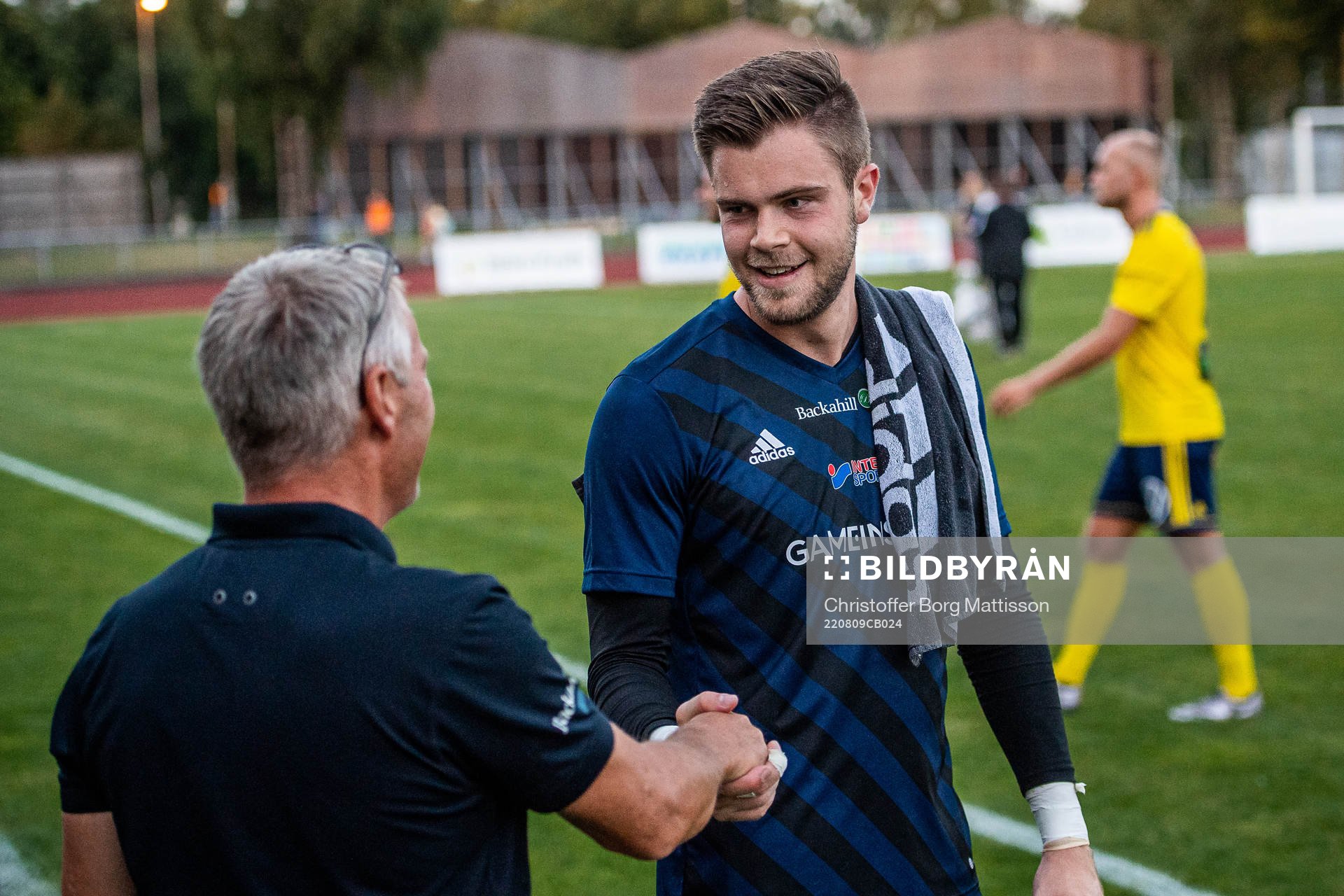 Ängelholms målvakt Robin Streifert jublar