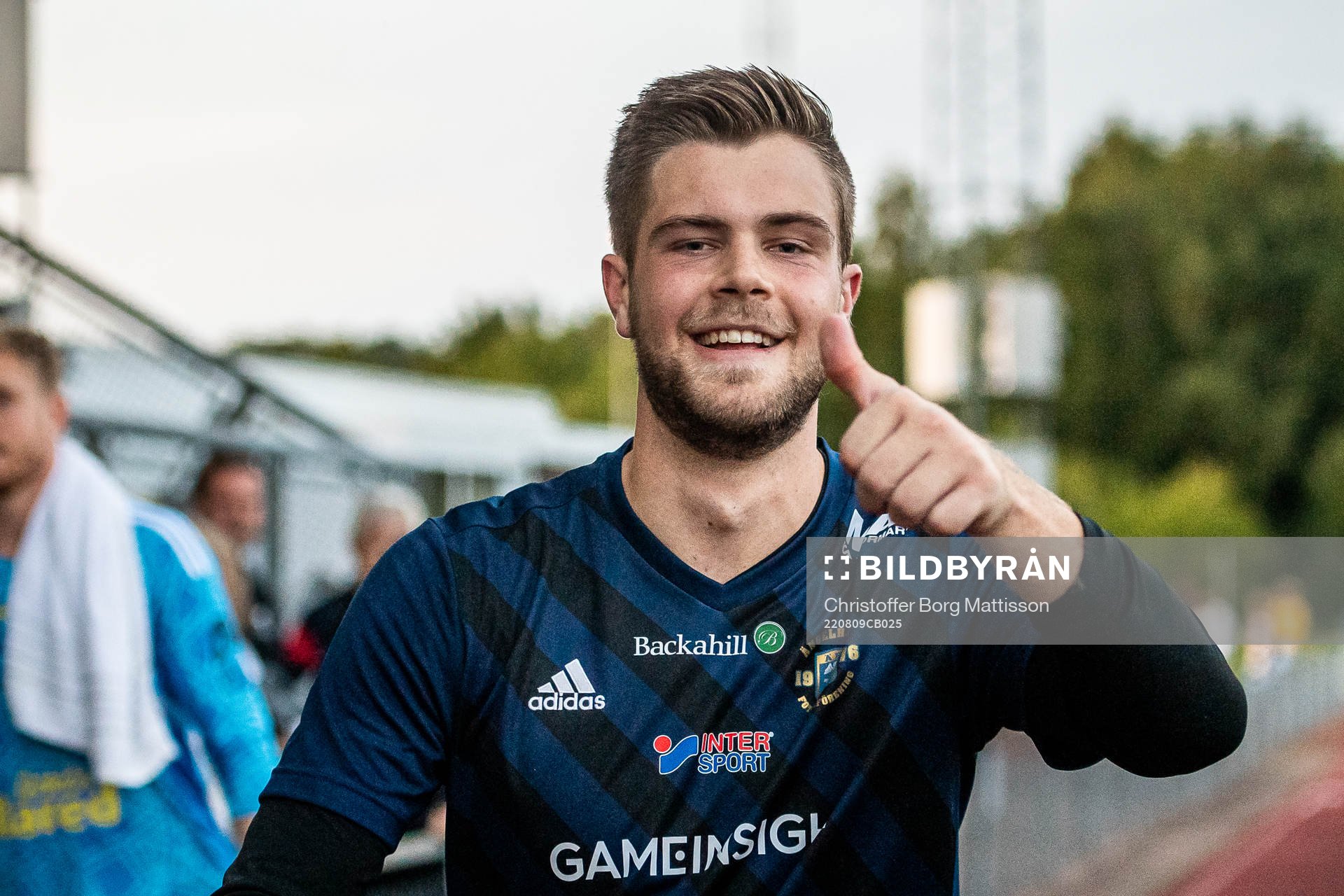 Ängelholms målvakt Robin Streifert jublar