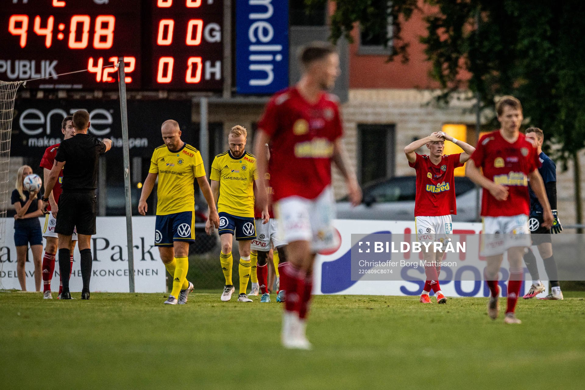 Ängelholms och Falkenbergs spelare deppar