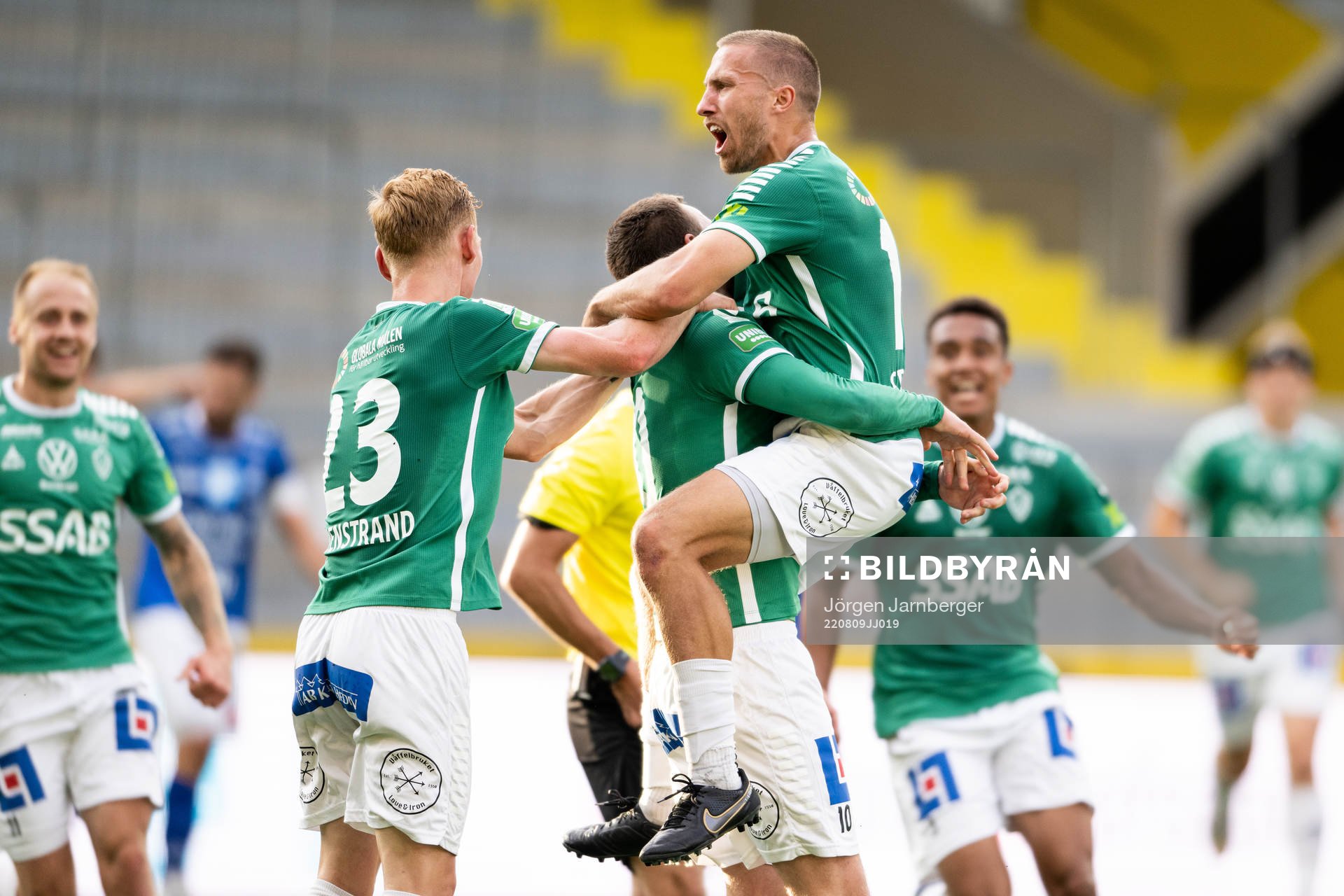 Brages Niklas Söderberg jublar med lagkamraterna