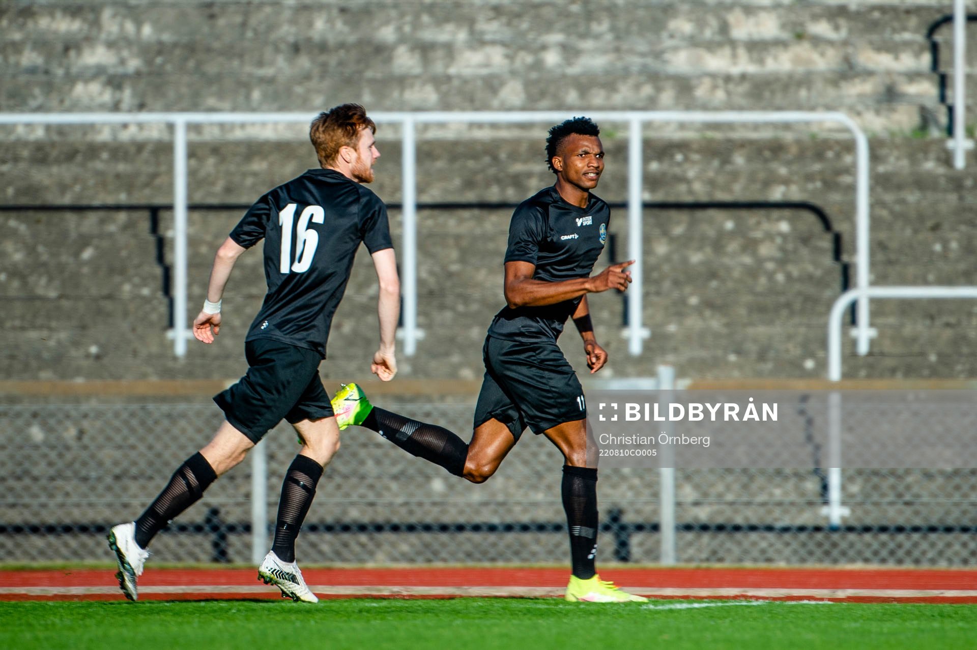 Lunds Abdramane Djitteye jublar efter 0-1 tillsammans med Dennis Olofsson under fotbollsmatchen i Ettan södra mellan IFK Malmö och Lunds BK den 10 augusti 2022 i Malmö.