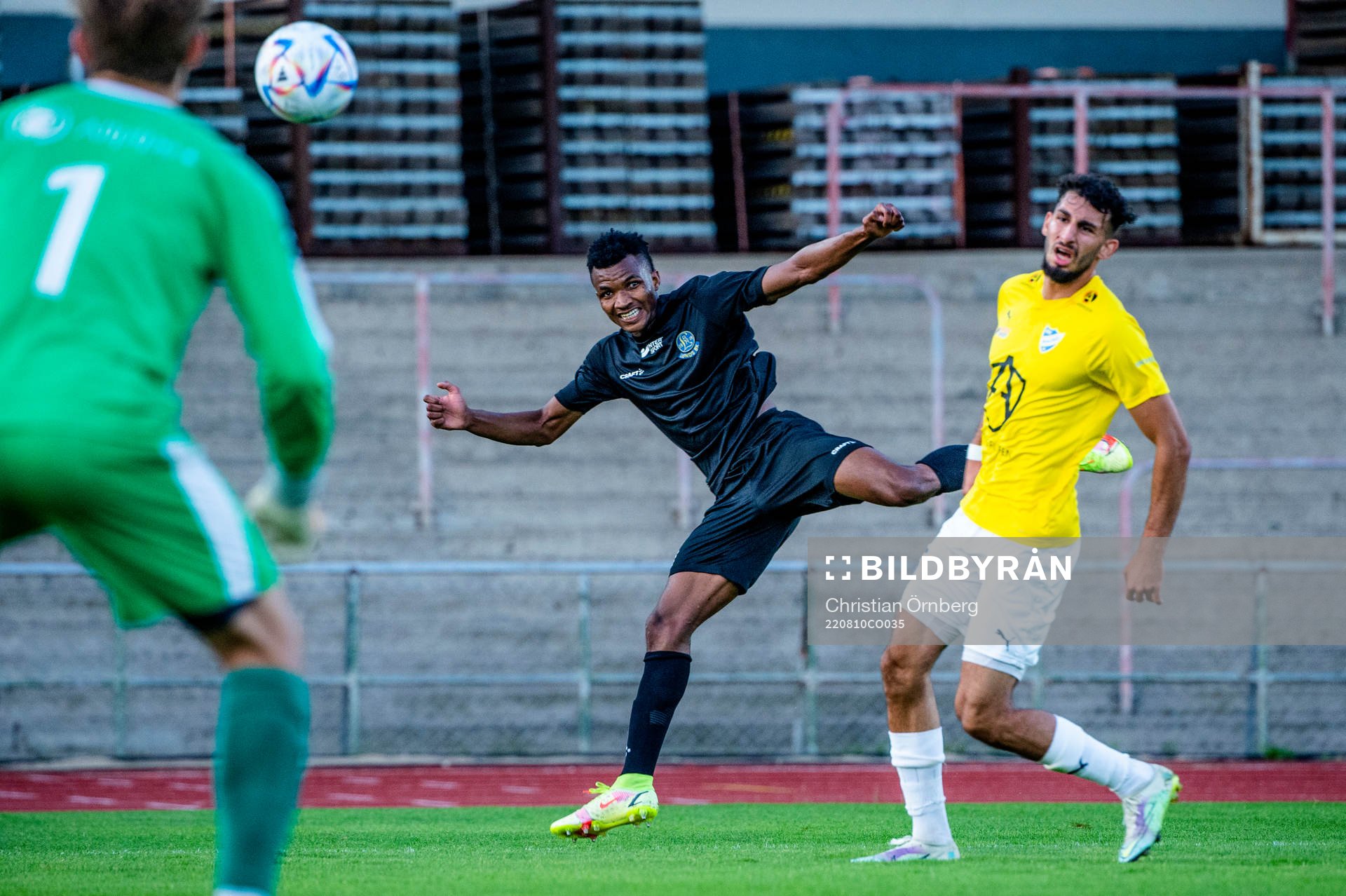 Lunds Abdramane Djitteye mot IFK Malmös målvakt Melker