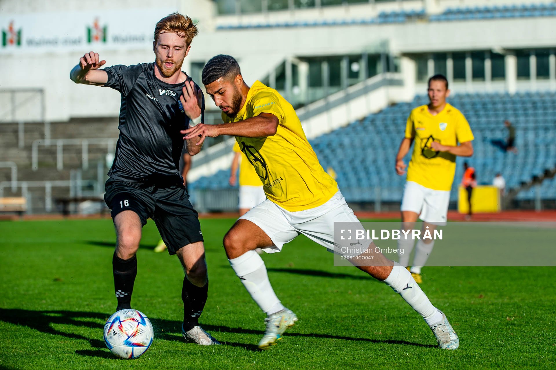 Lunds Dennis Olofsson mot IFK Malmös Hamid Abdulla
