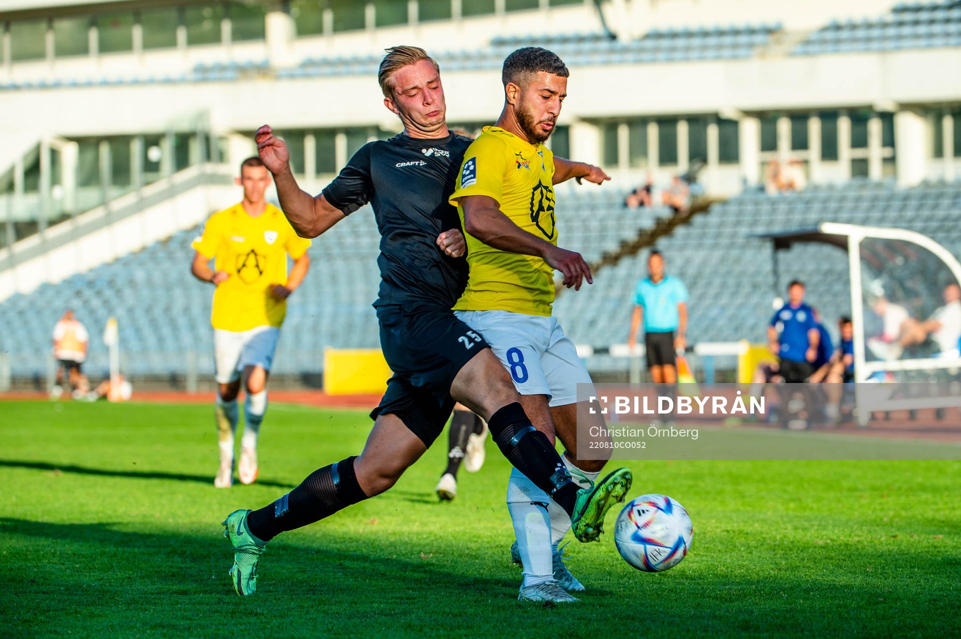 Lunds Stefan Arnshed mot IFK Malmös Hamid Abdulla under fotbollsmatchen i Ettan södra mellan IFK Malmö och Lunds BK den 10 augusti 2022 i Malmö.