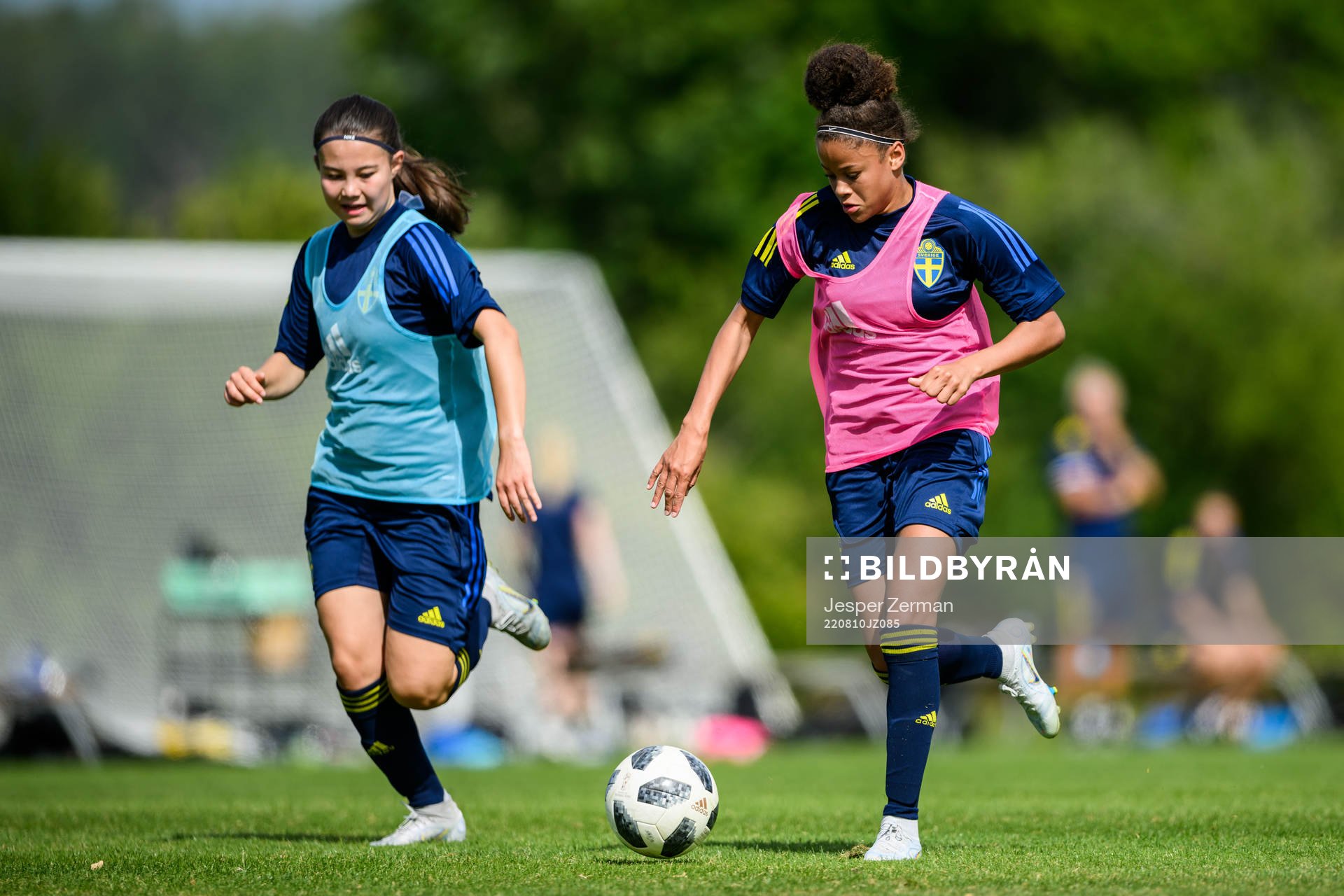 Freja Lundberg och Felicia Schröder
