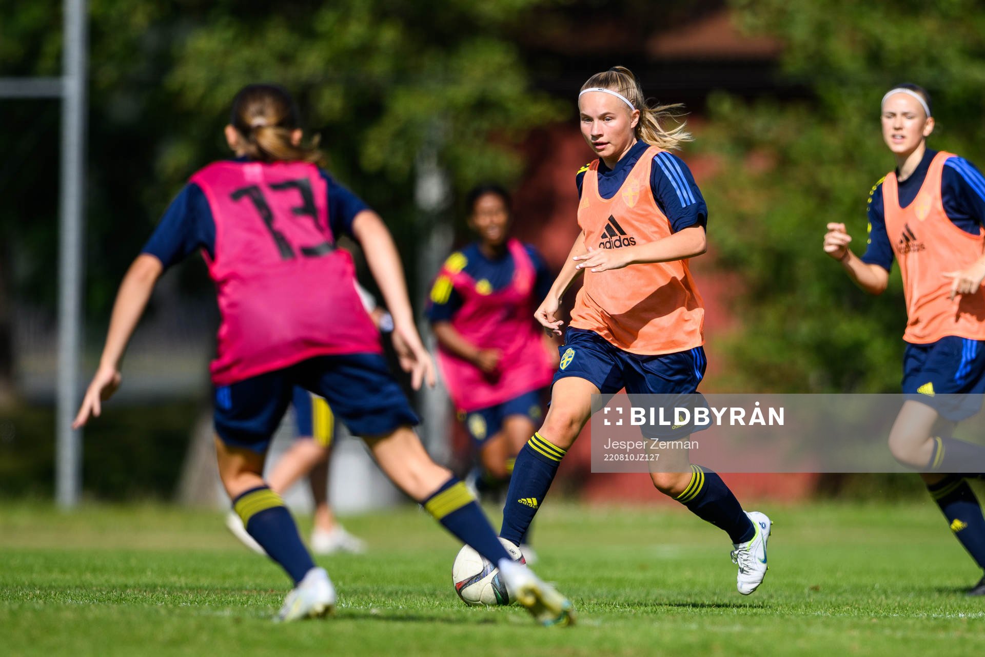 Sonja Ekholm under en träning med det svenska F15-landslaget i fotboll den 10 augusti 2022 i Stockholm. 